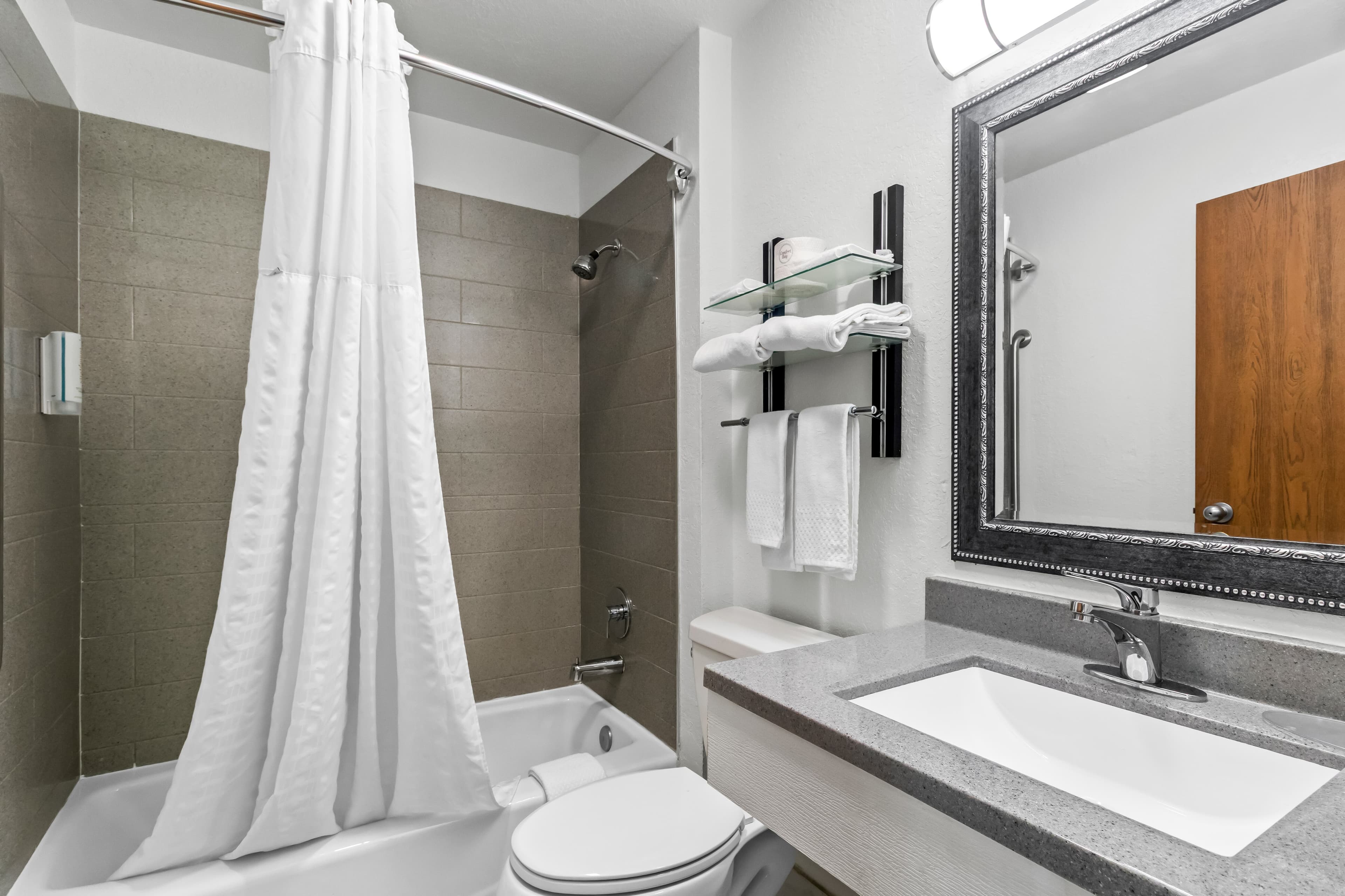 Rodeway Inn Delmont — 15