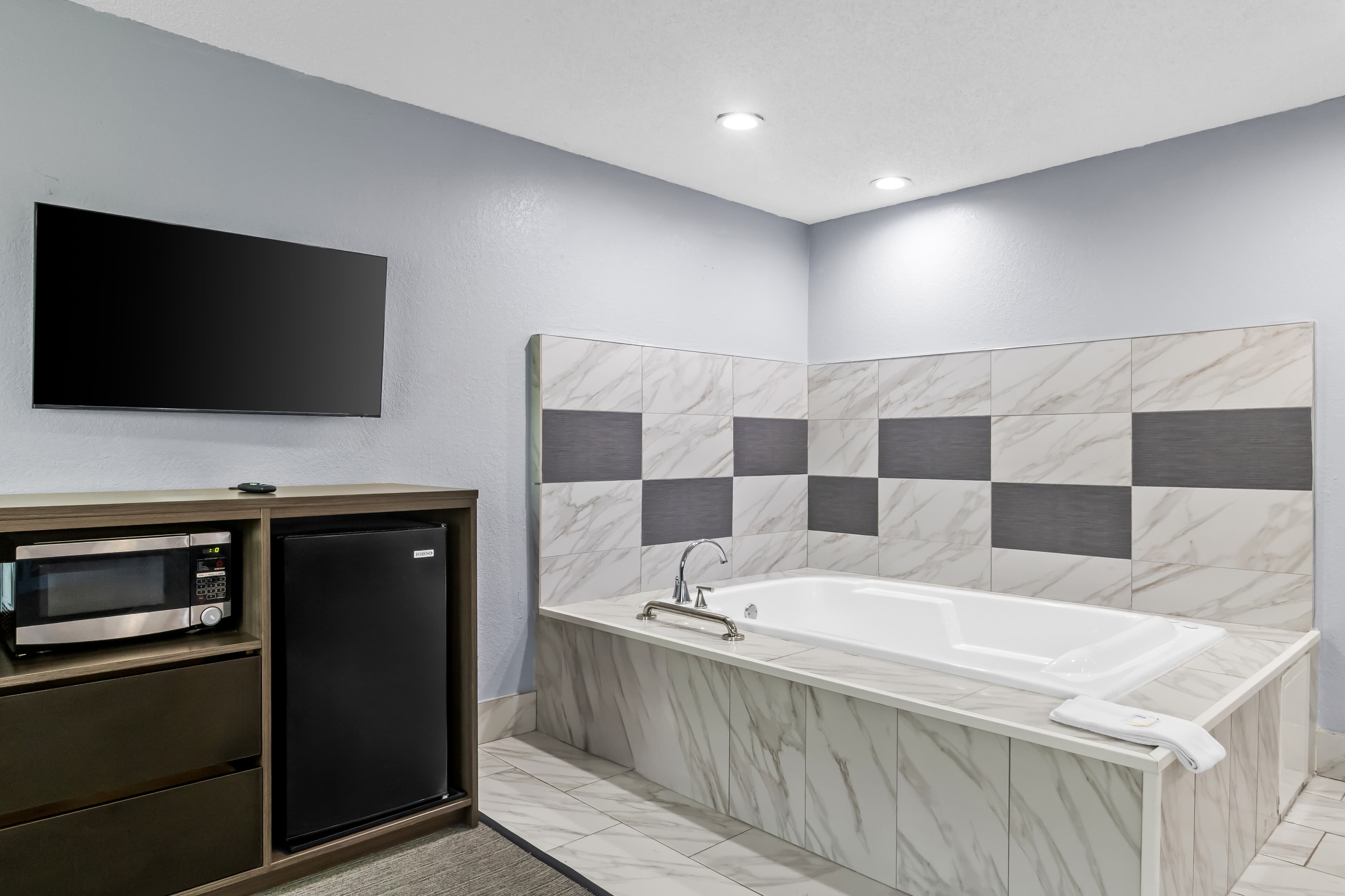 Rodeway Inn Delmont — 21