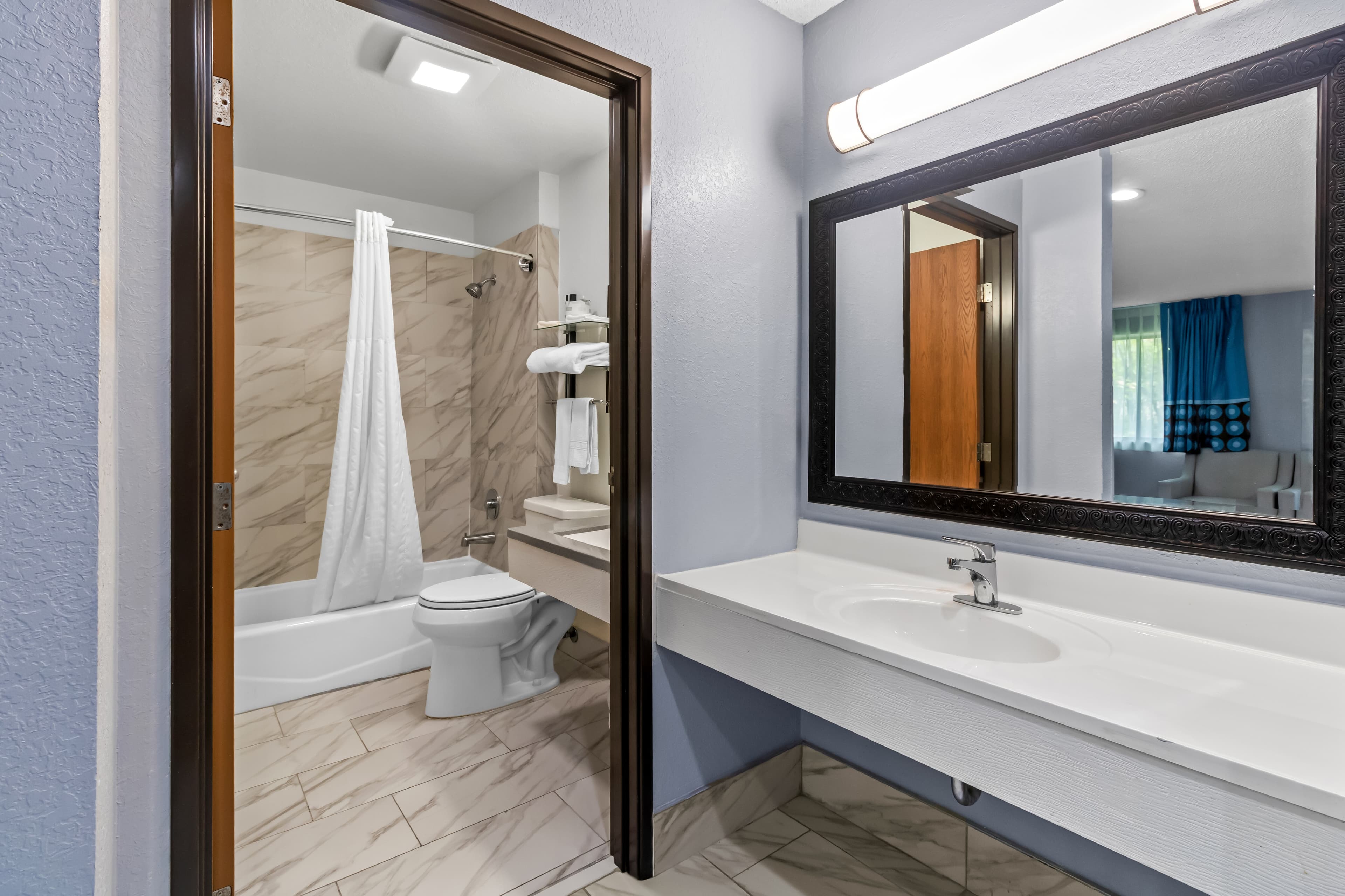 Rodeway Inn Delmont — 23