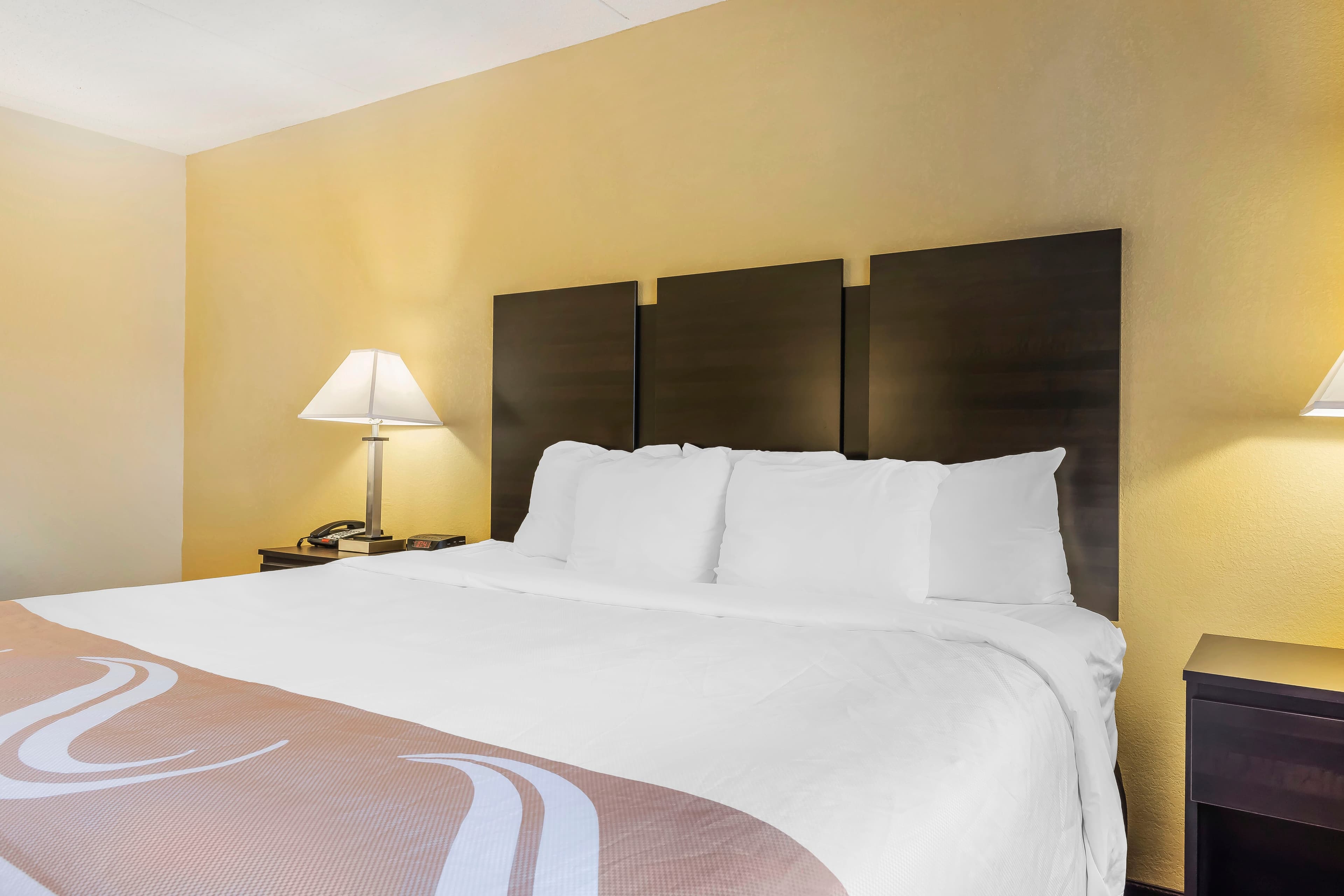 Quality Inn & Suites Pittsburgh Harmarville - Image 2