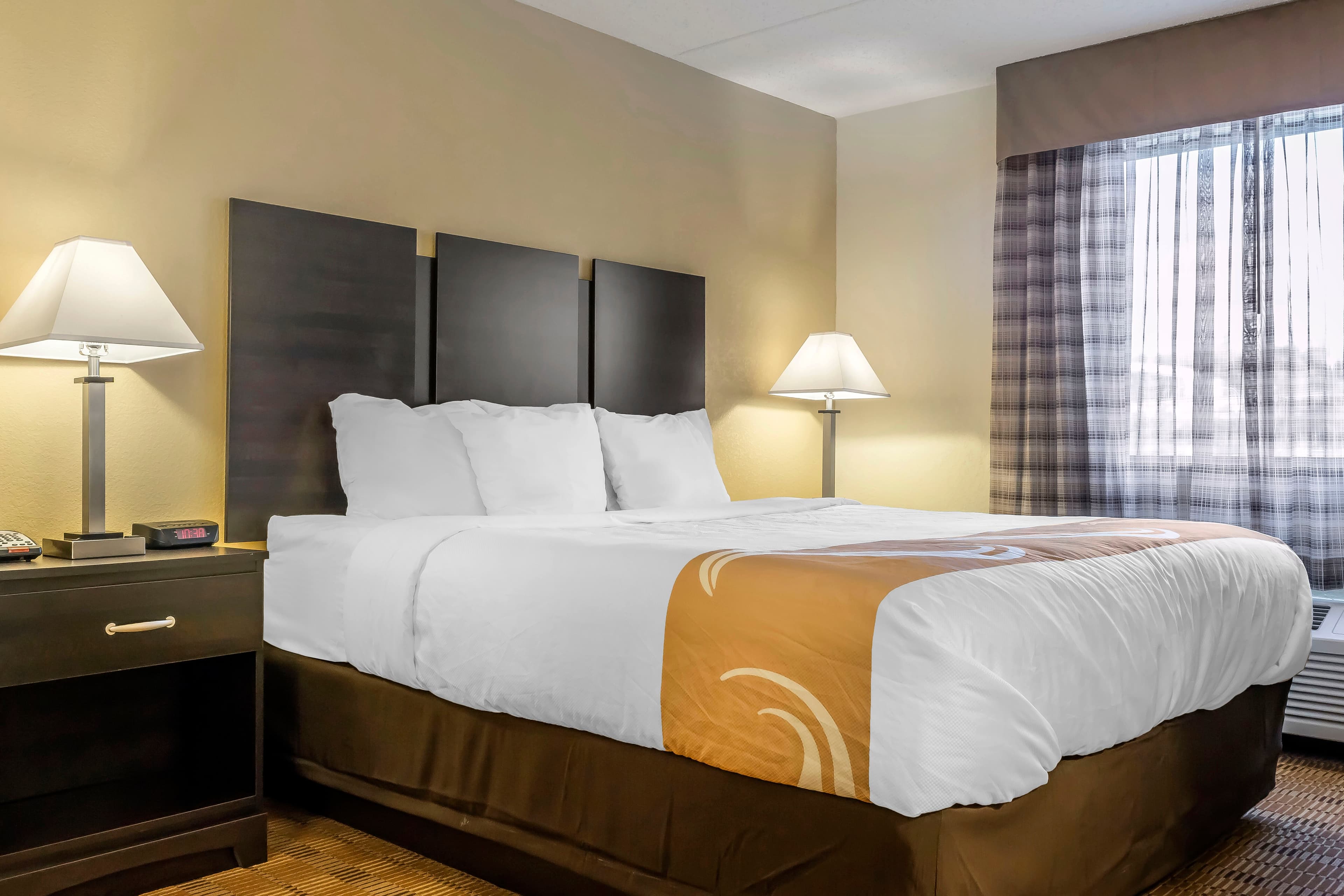 Quality Inn & Suites Pittsburgh Harmarville — 6