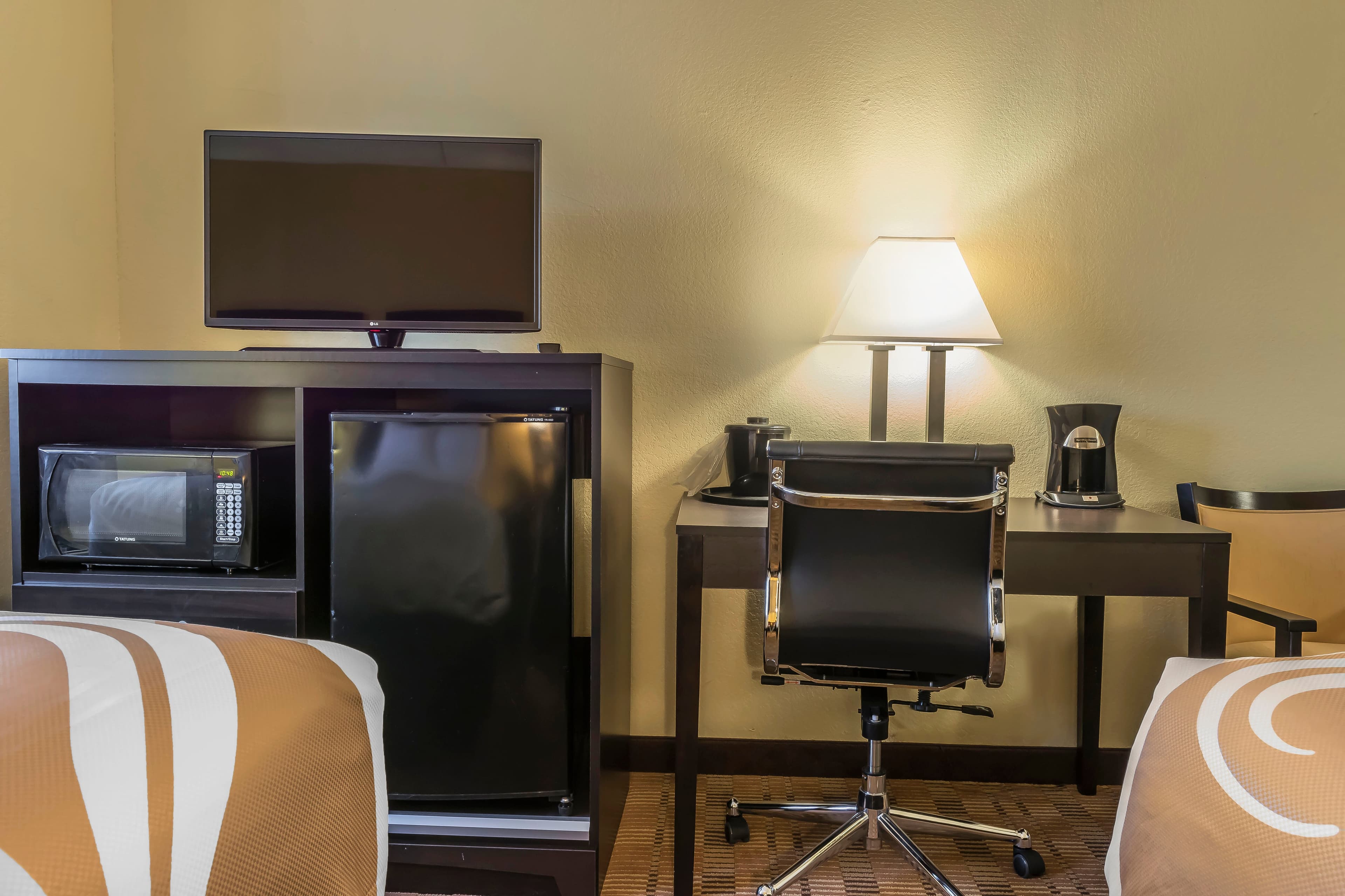 Quality Inn & Suites Pittsburgh Harmarville — 17