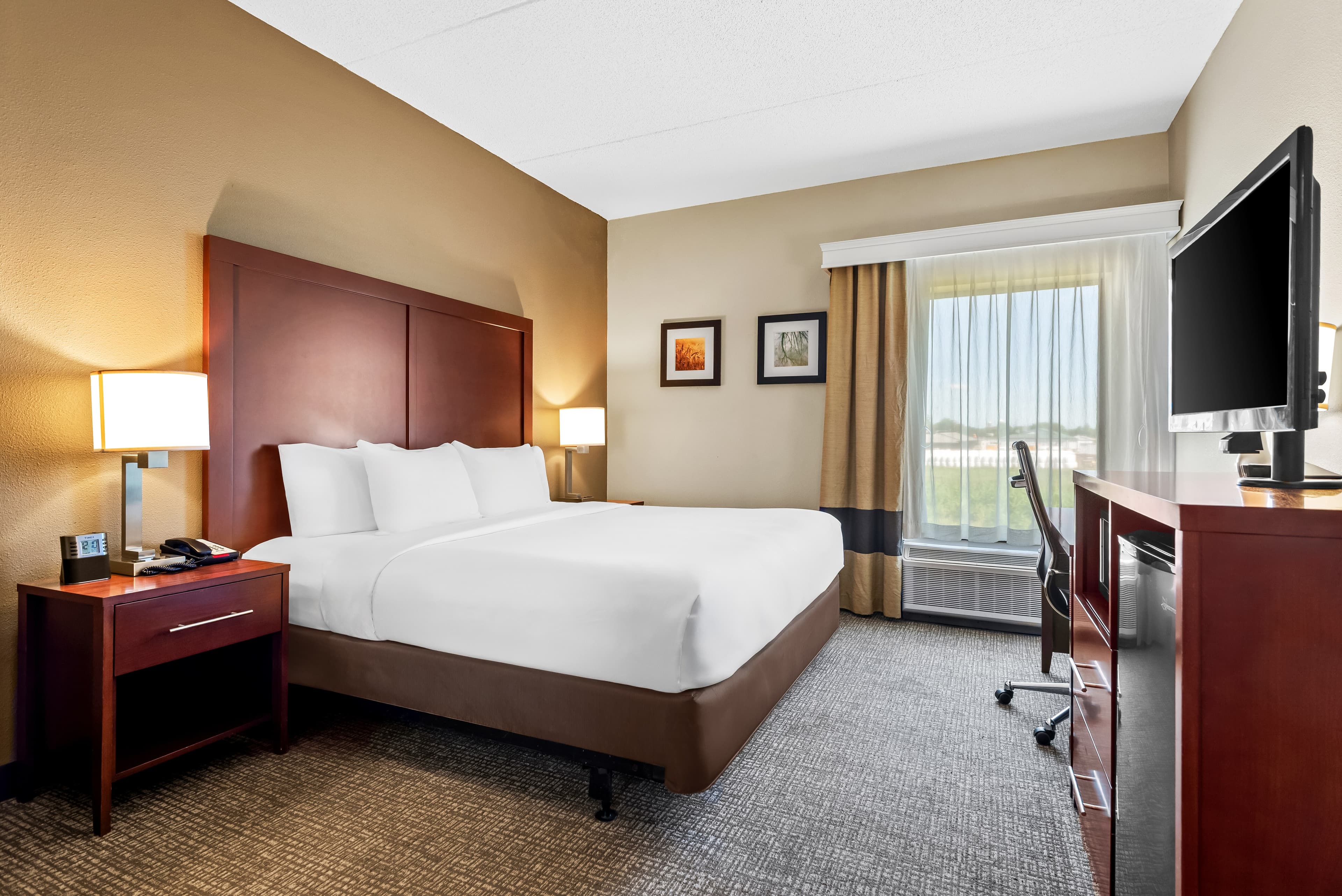 Comfort Inn Chambersburg North - Image 2
