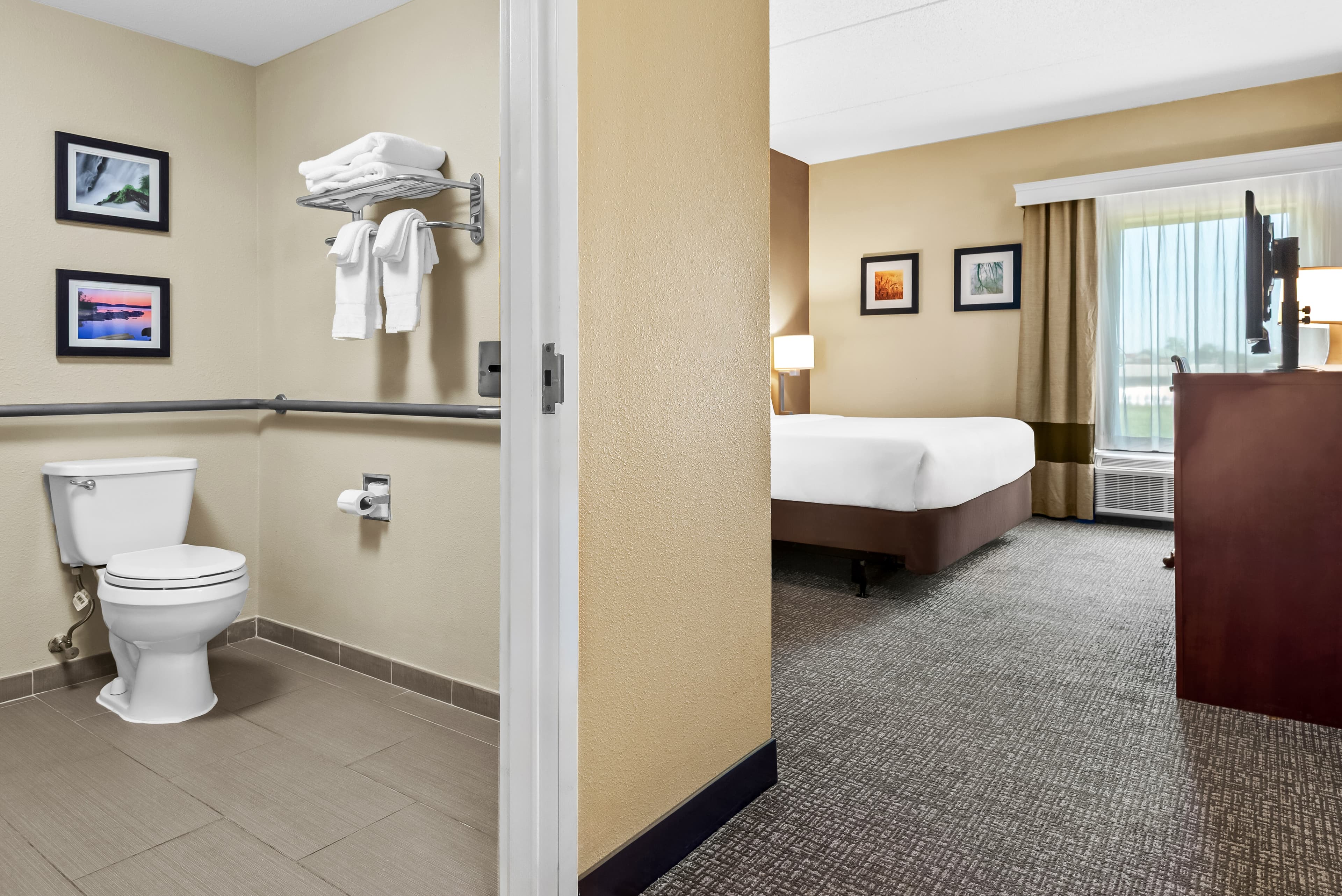 Comfort Inn Chambersburg North - Image 4