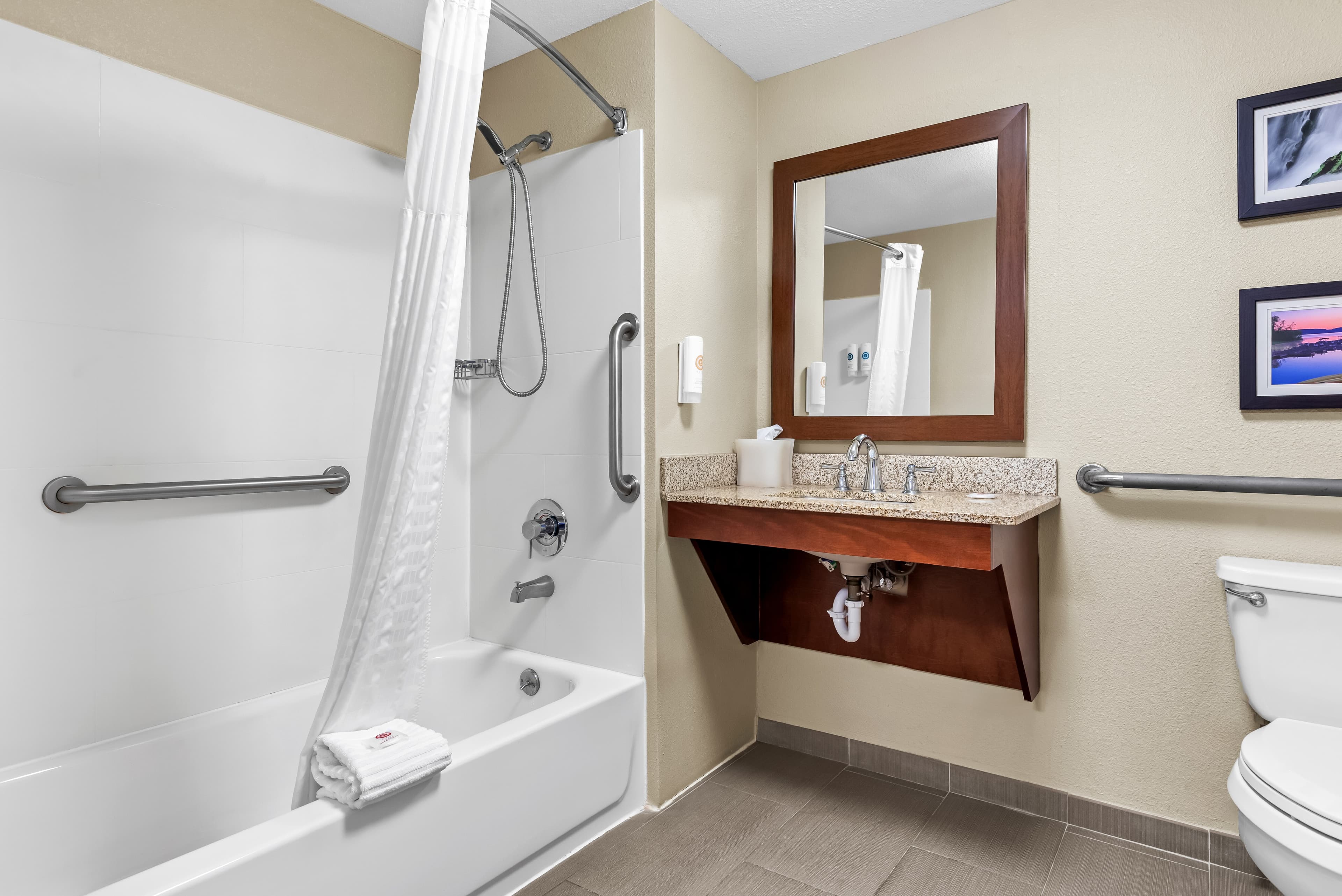 Comfort Inn Chambersburg North - Image 5