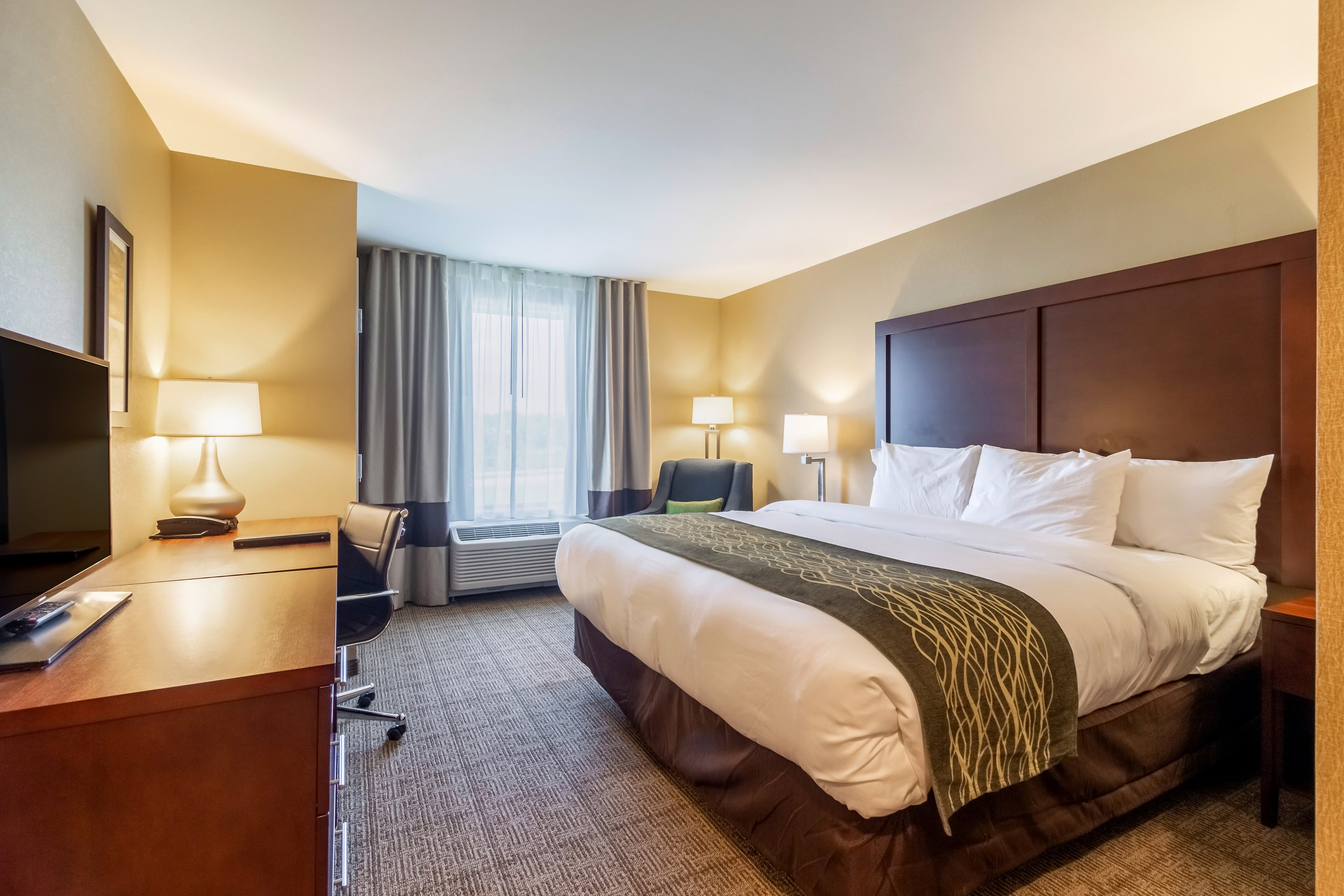 Comfort Inn & Suites - Harrisburg Airport - Hershey South - Image 2