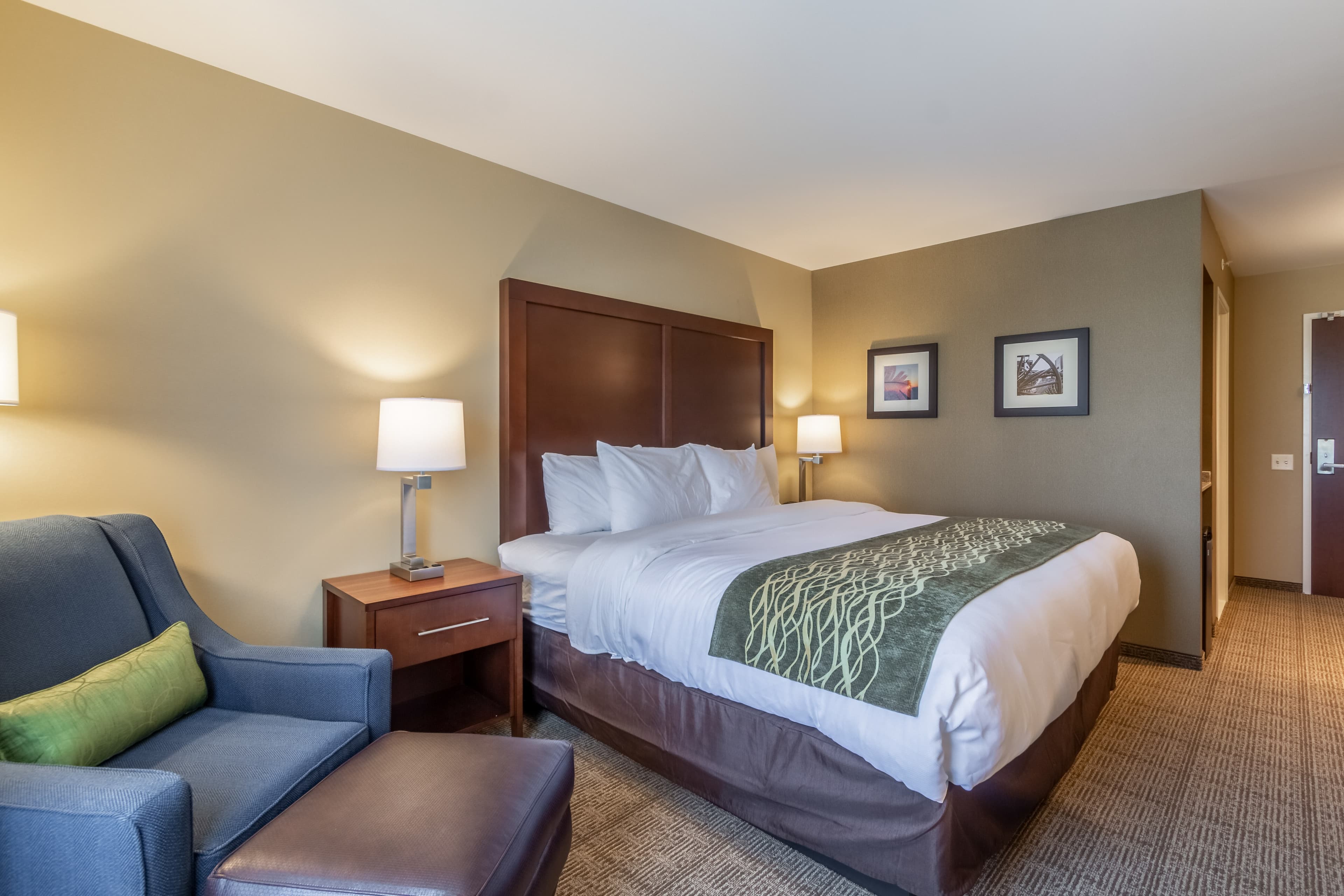 Comfort Inn & Suites - Harrisburg Airport - Hershey South - Image 4