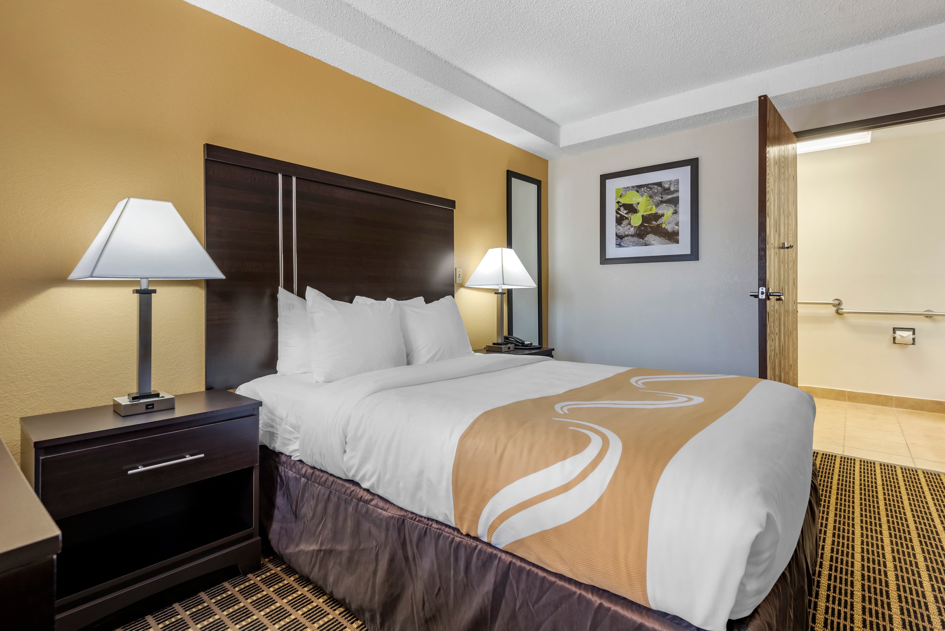 Quality Inn & Suites Warren - Image 2
