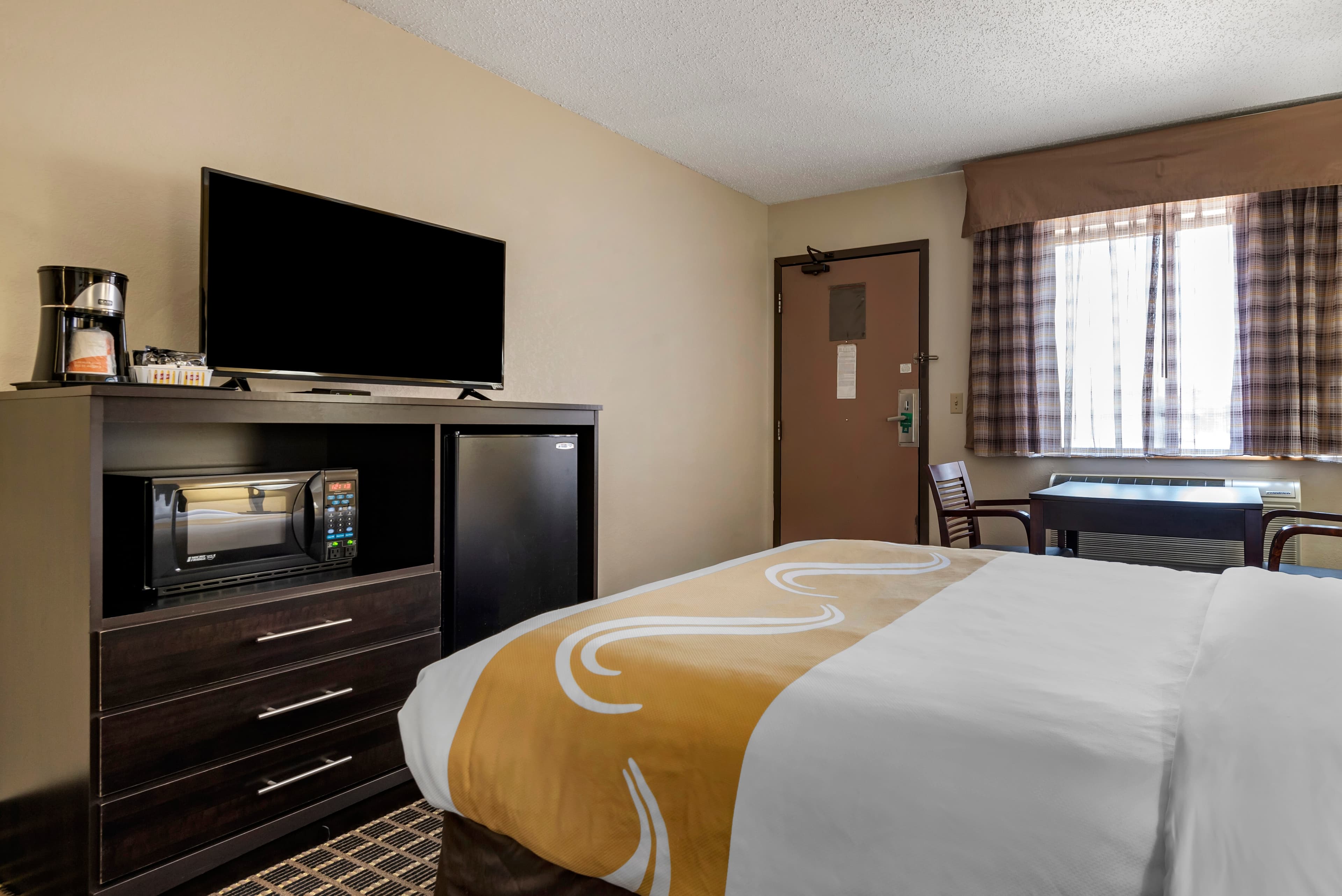 Quality Inn & Suites Warren - Image 3