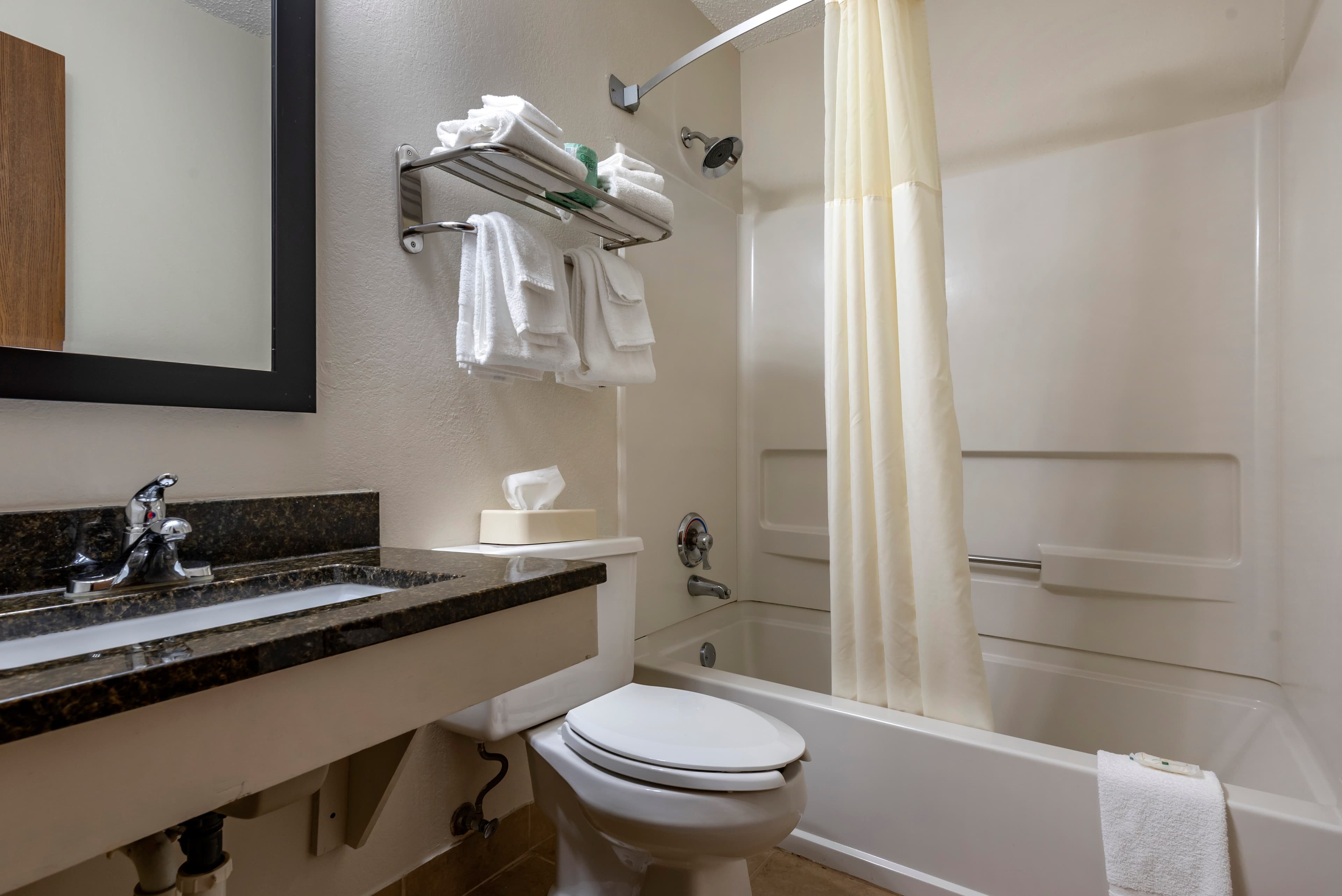 Quality Inn & Suites Warren — 17