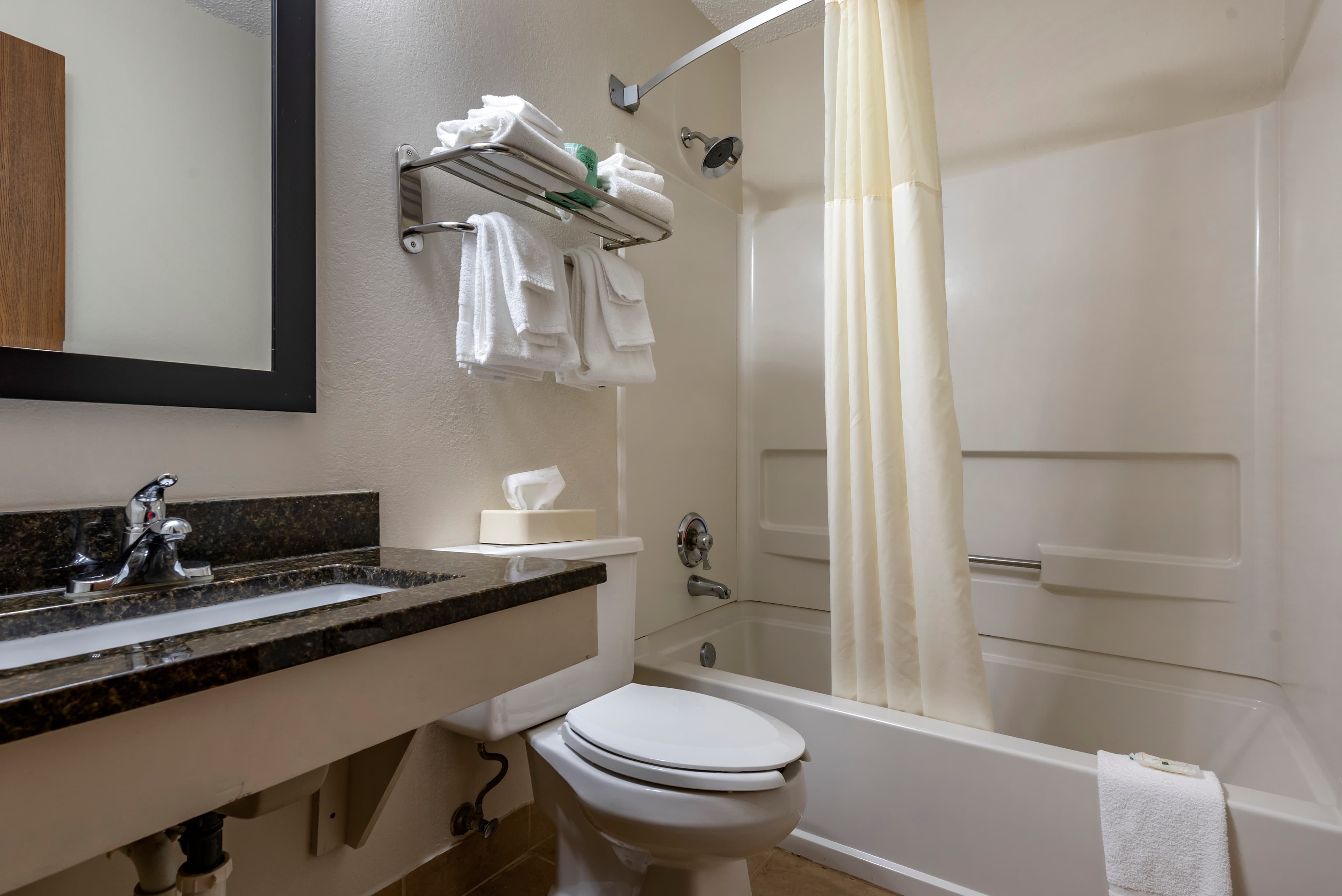 Quality Inn & Suites Warren — 21