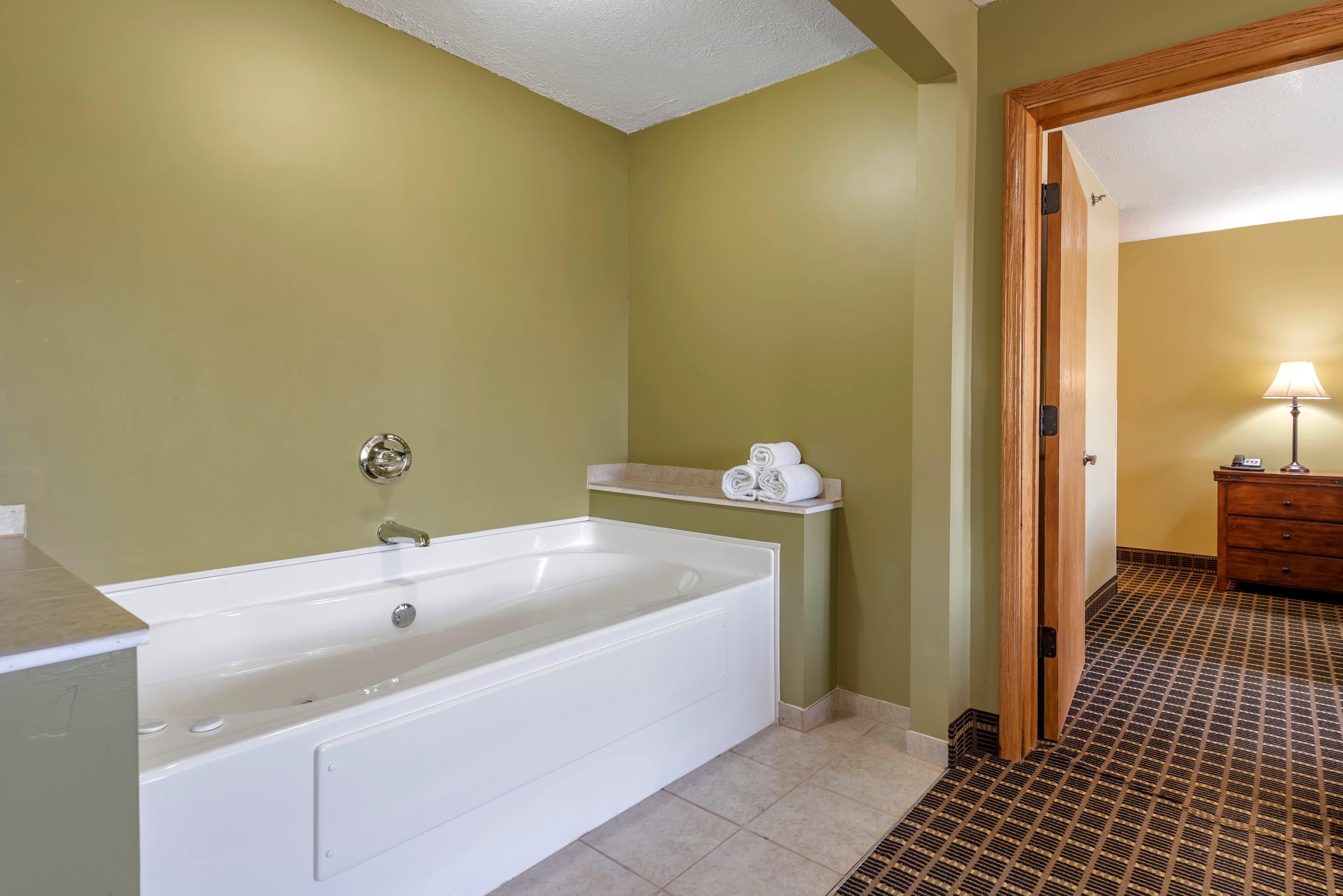 Quality Inn & Suites Warren — 23