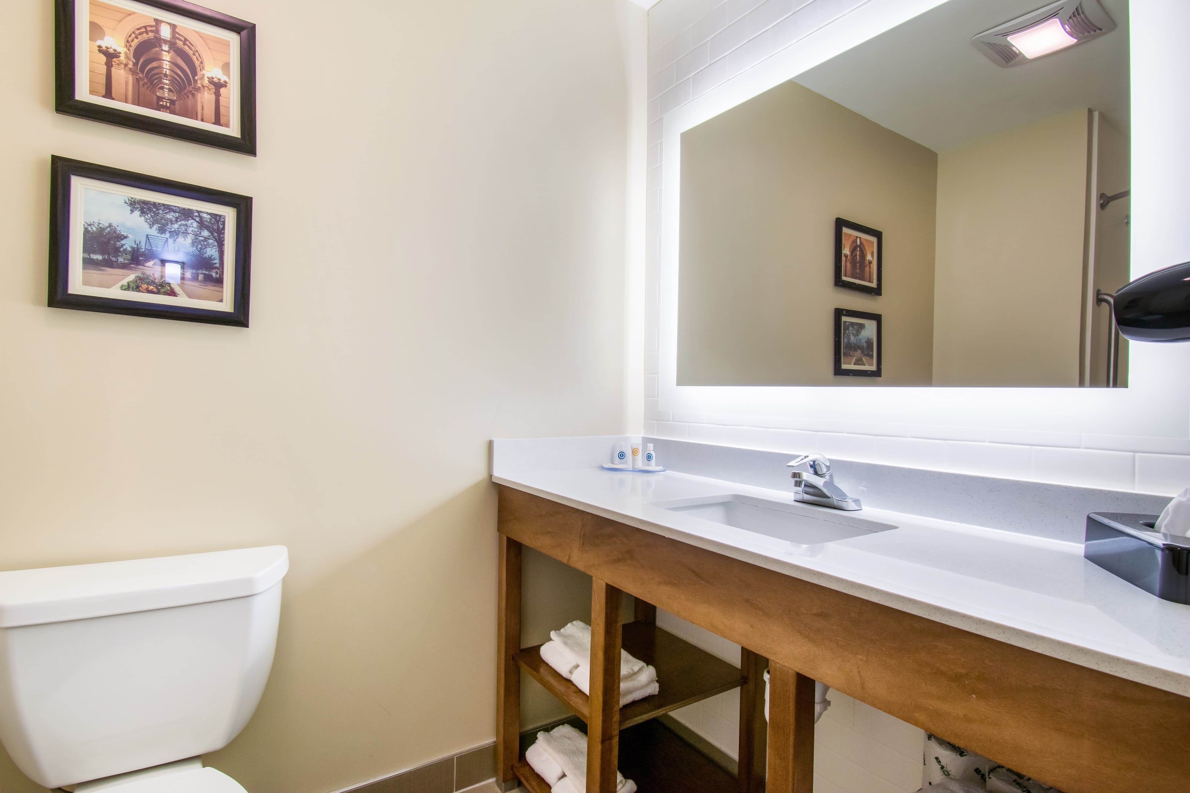 Comfort Inn & Suites Harrisburg - Hershey West — 23