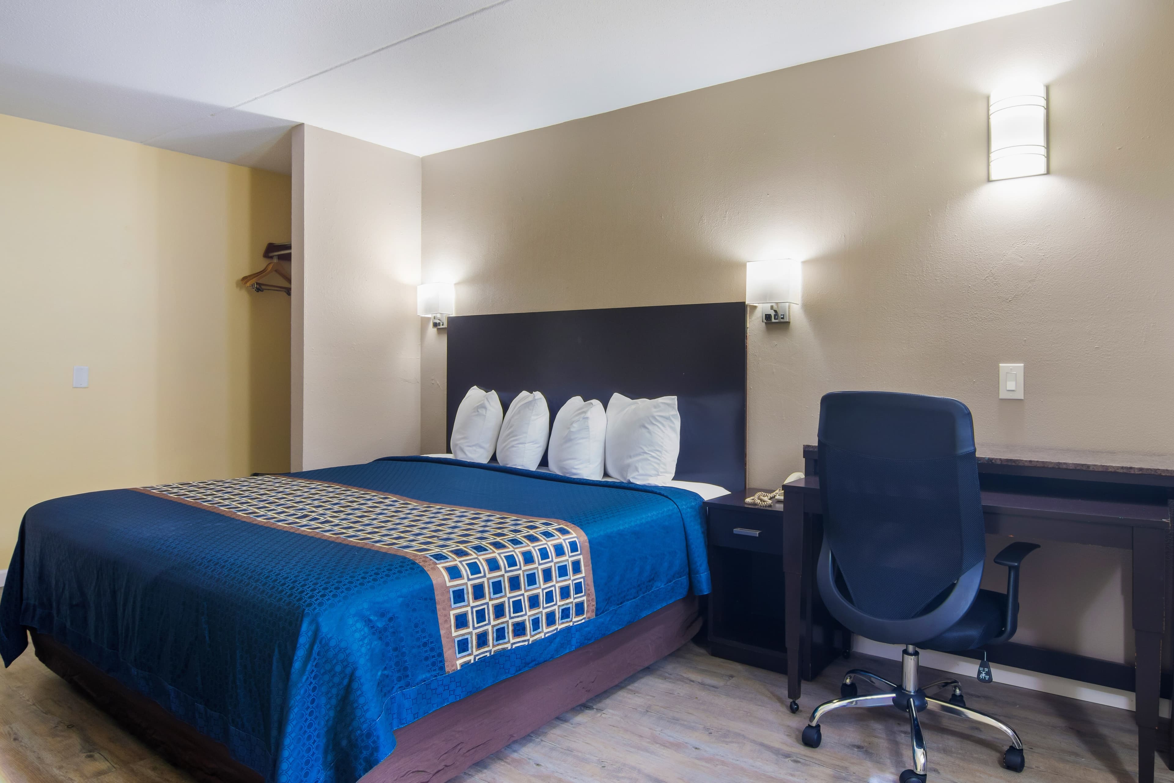 Rodeway Inn & Suites Monroeville-Pittsburgh — 6