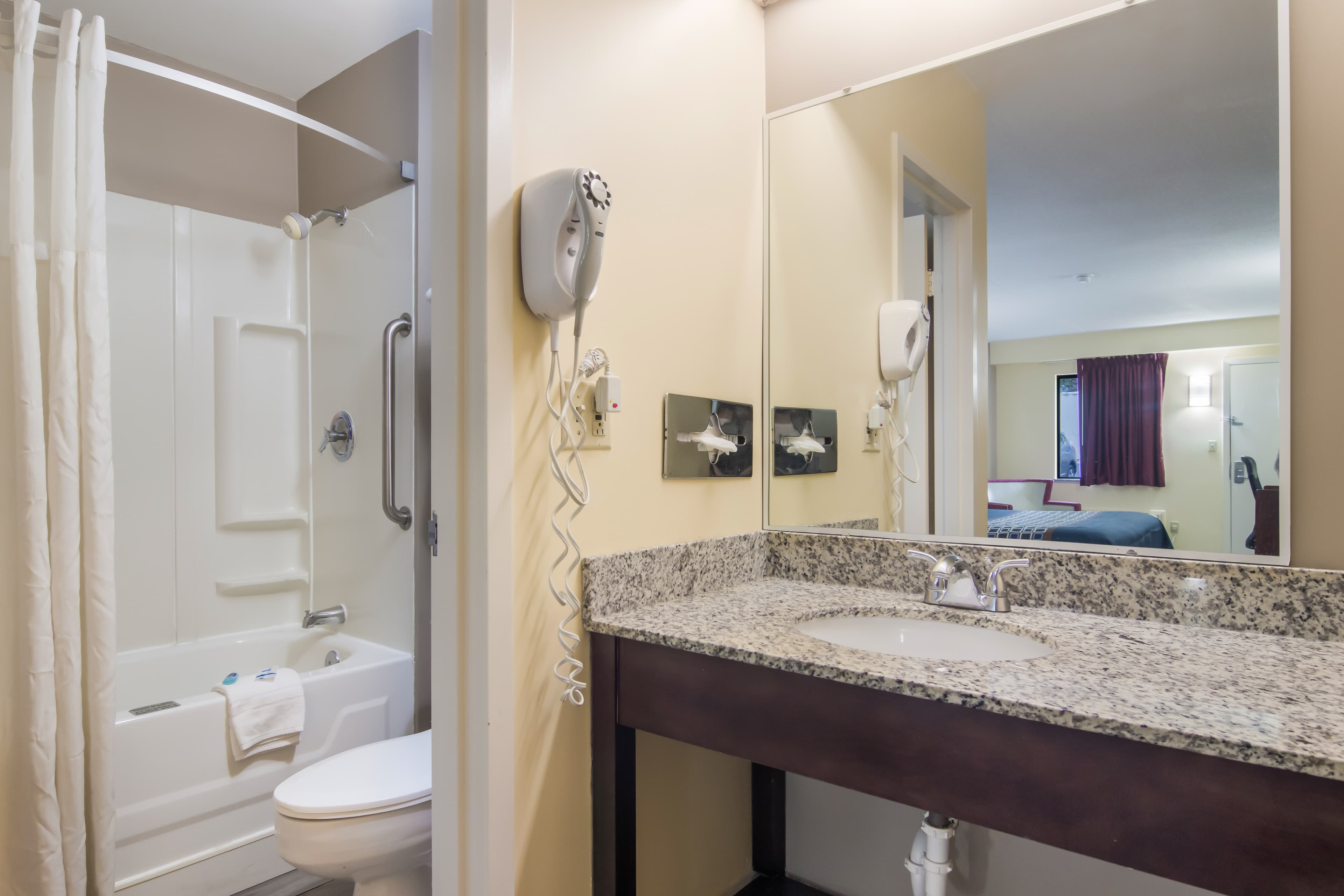 Rodeway Inn & Suites Monroeville-Pittsburgh — 8