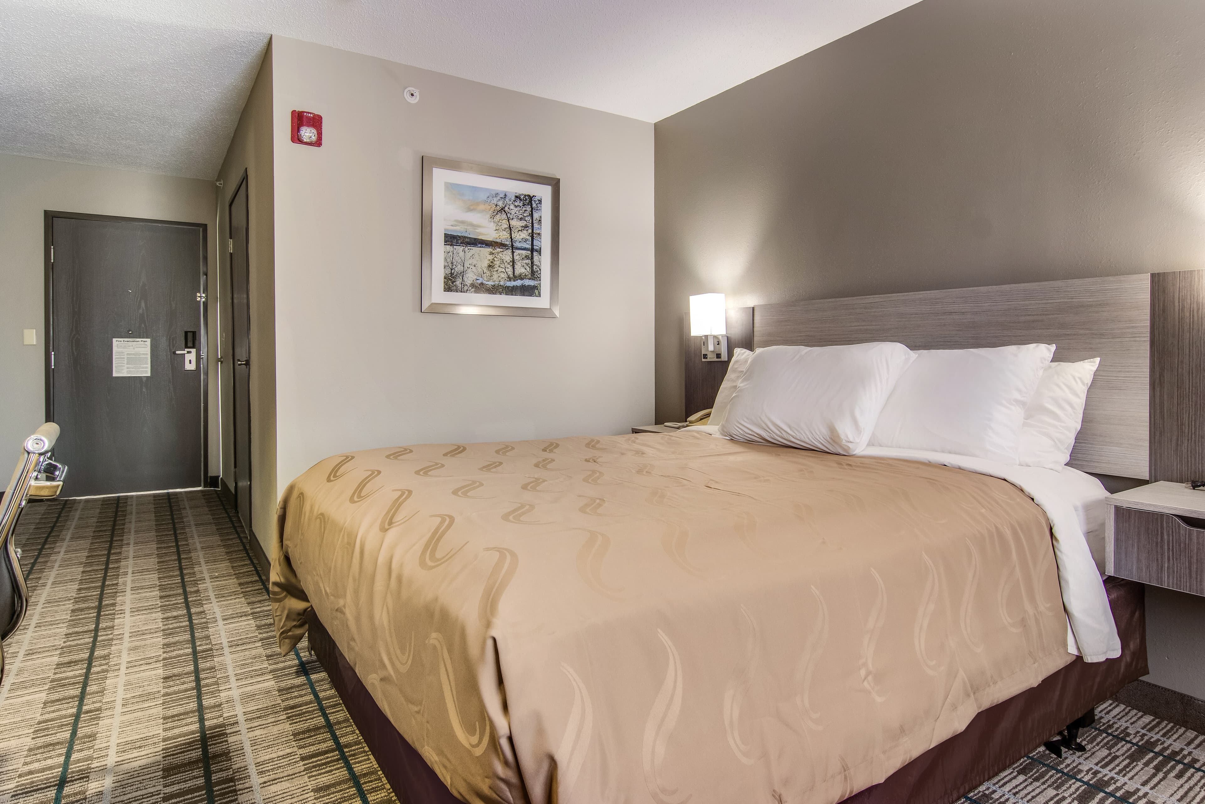 Quality Inn & Suites Grove City-Outlet Mall - Image 4