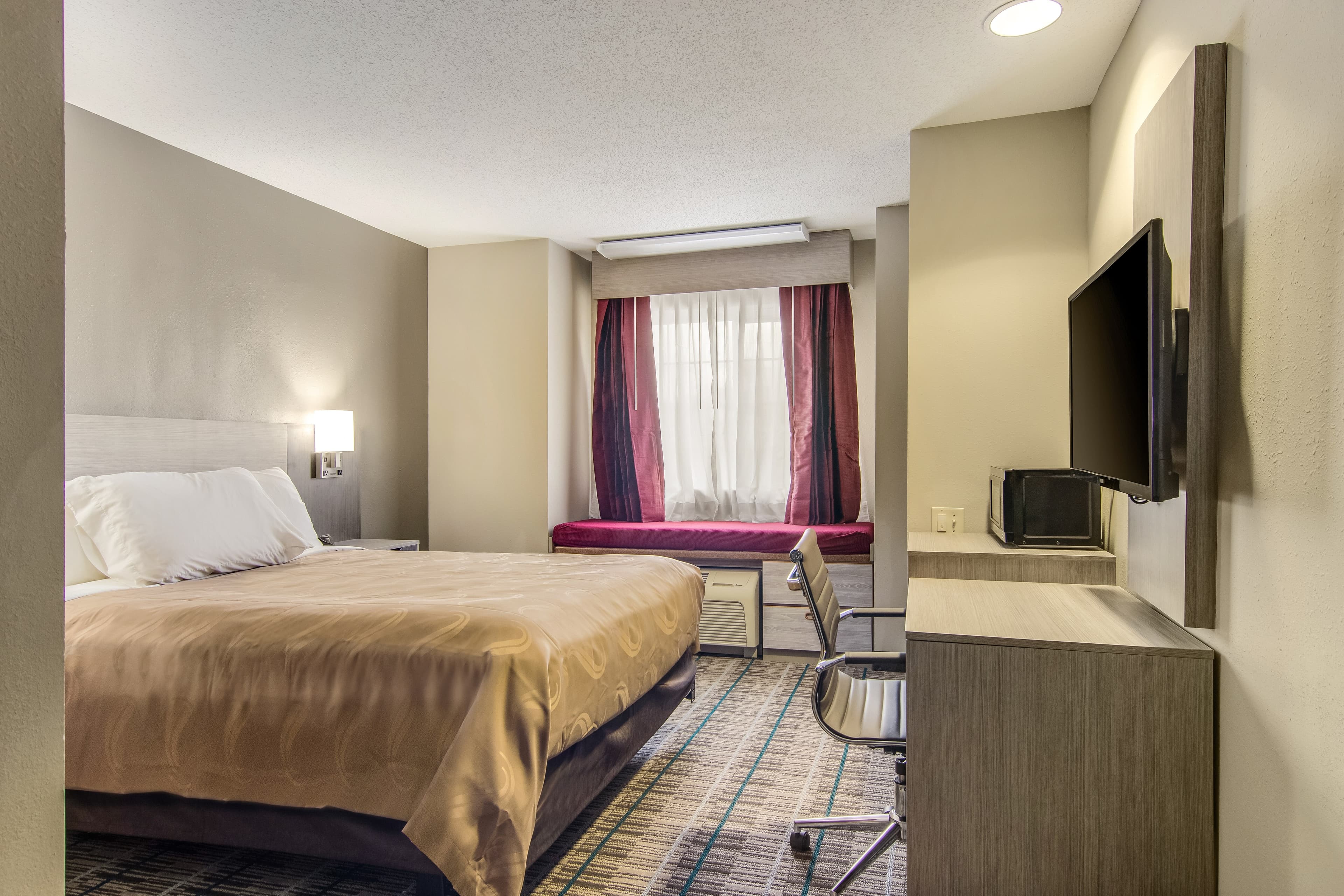 Quality Inn & Suites Grove City-Outlet Mall - Image 5