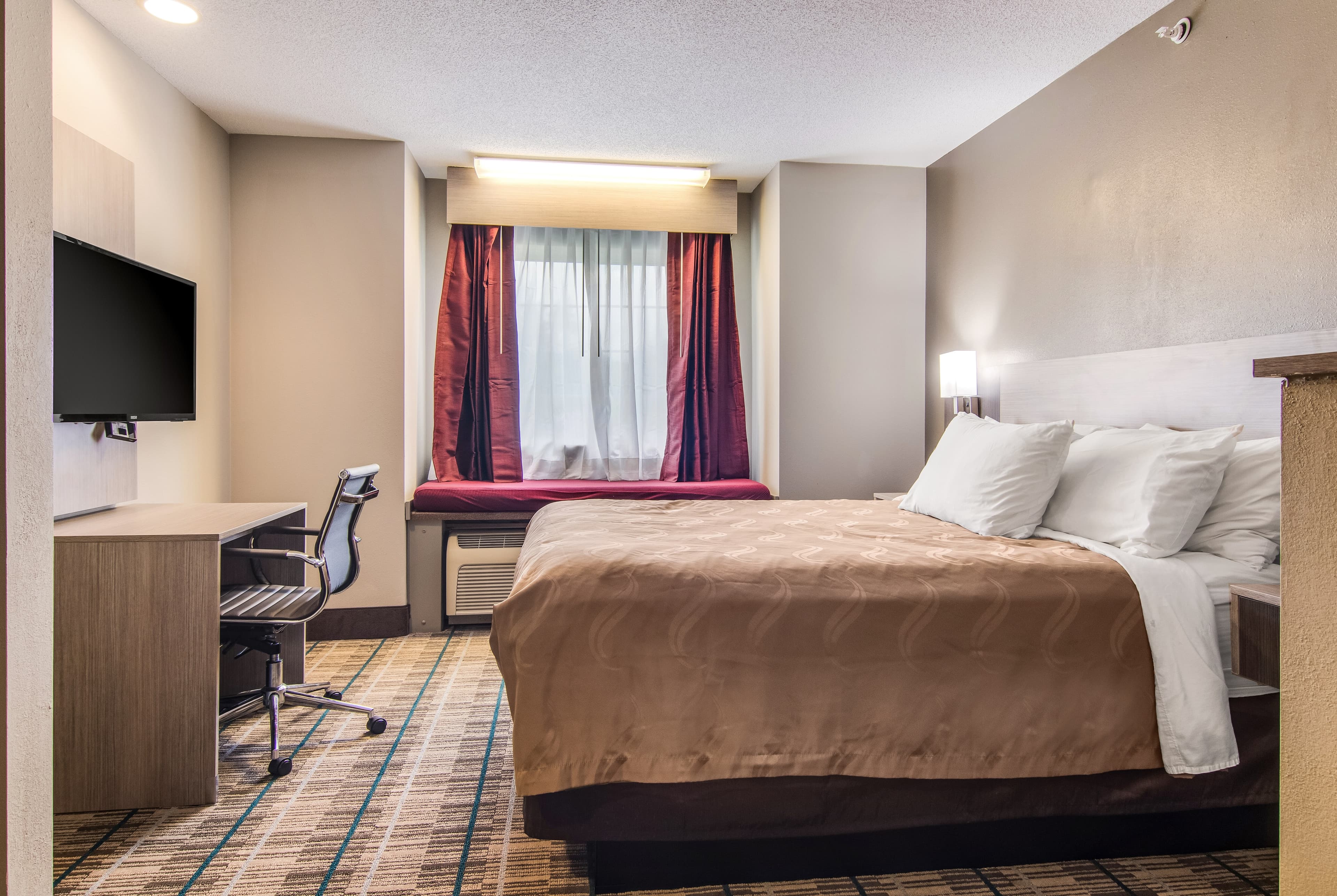 Quality Inn & Suites Grove City-Outlet Mall — 13