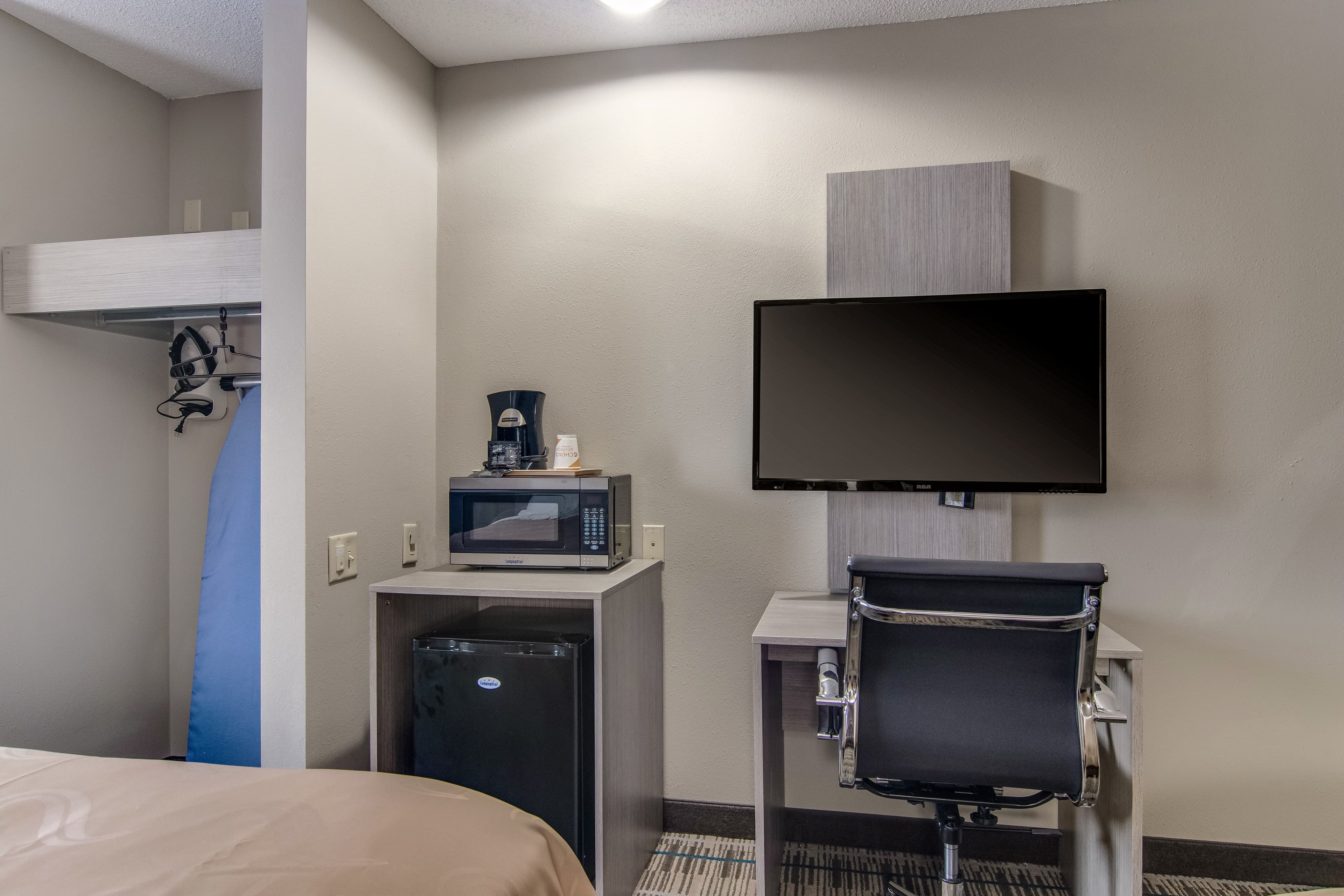 Quality Inn & Suites Grove City-Outlet Mall — 18