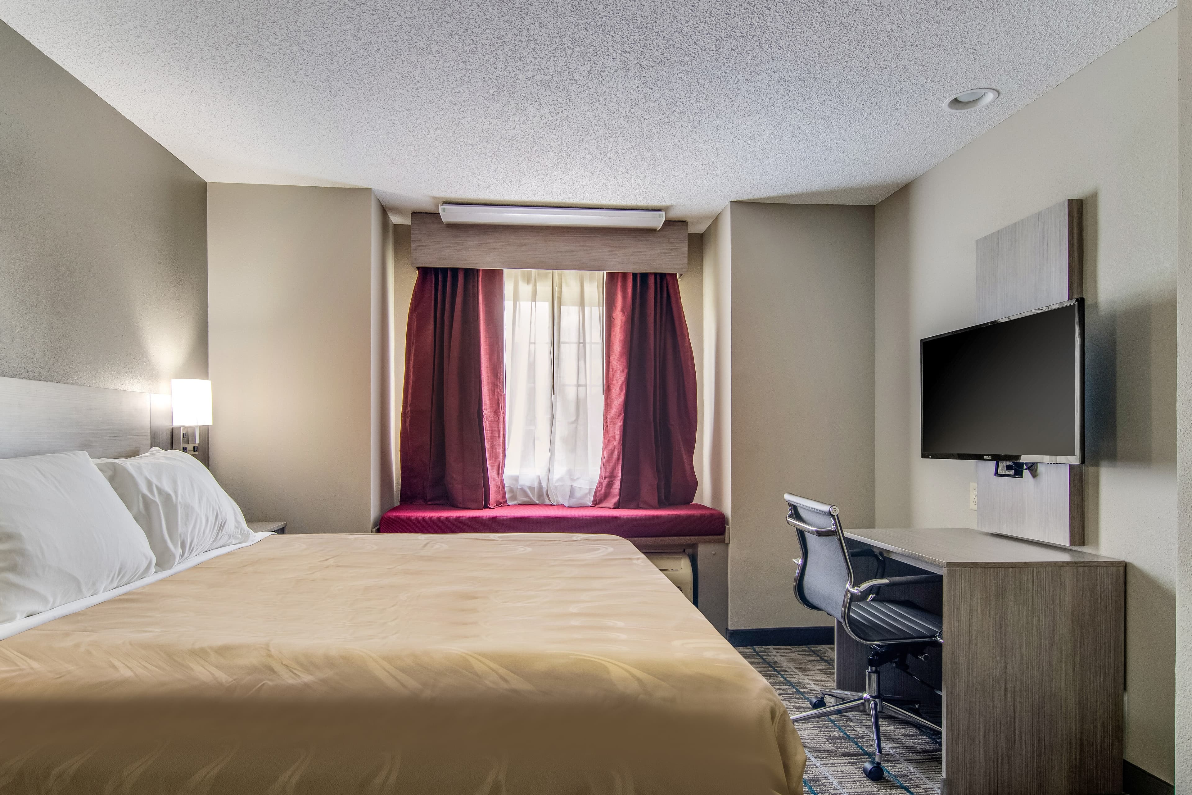 Quality Inn & Suites Grove City-Outlet Mall — 25