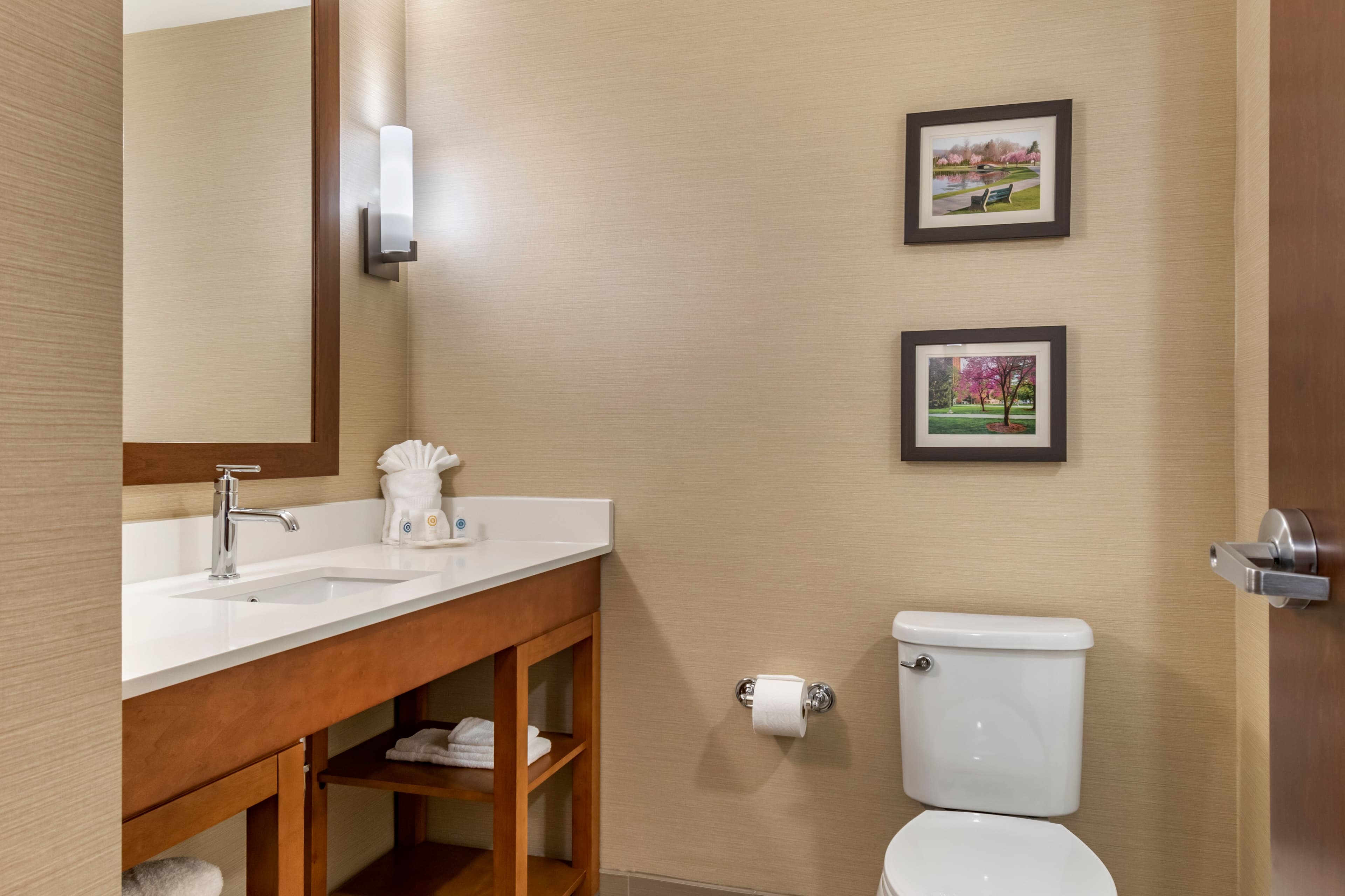 Comfort Suites Camp Hill-Harrisburg West - Image 5