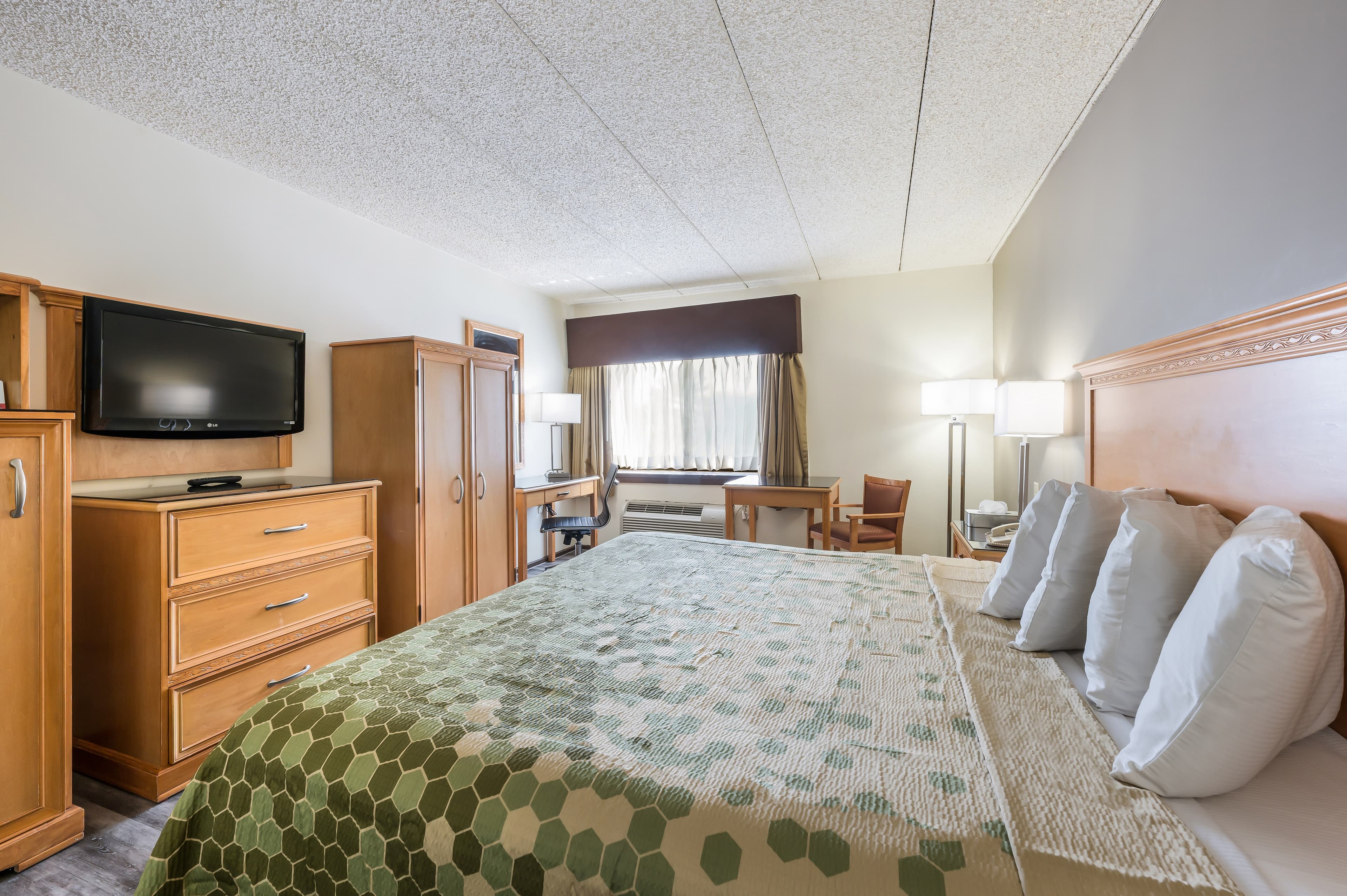 Econo Lodge Quakertown — 13