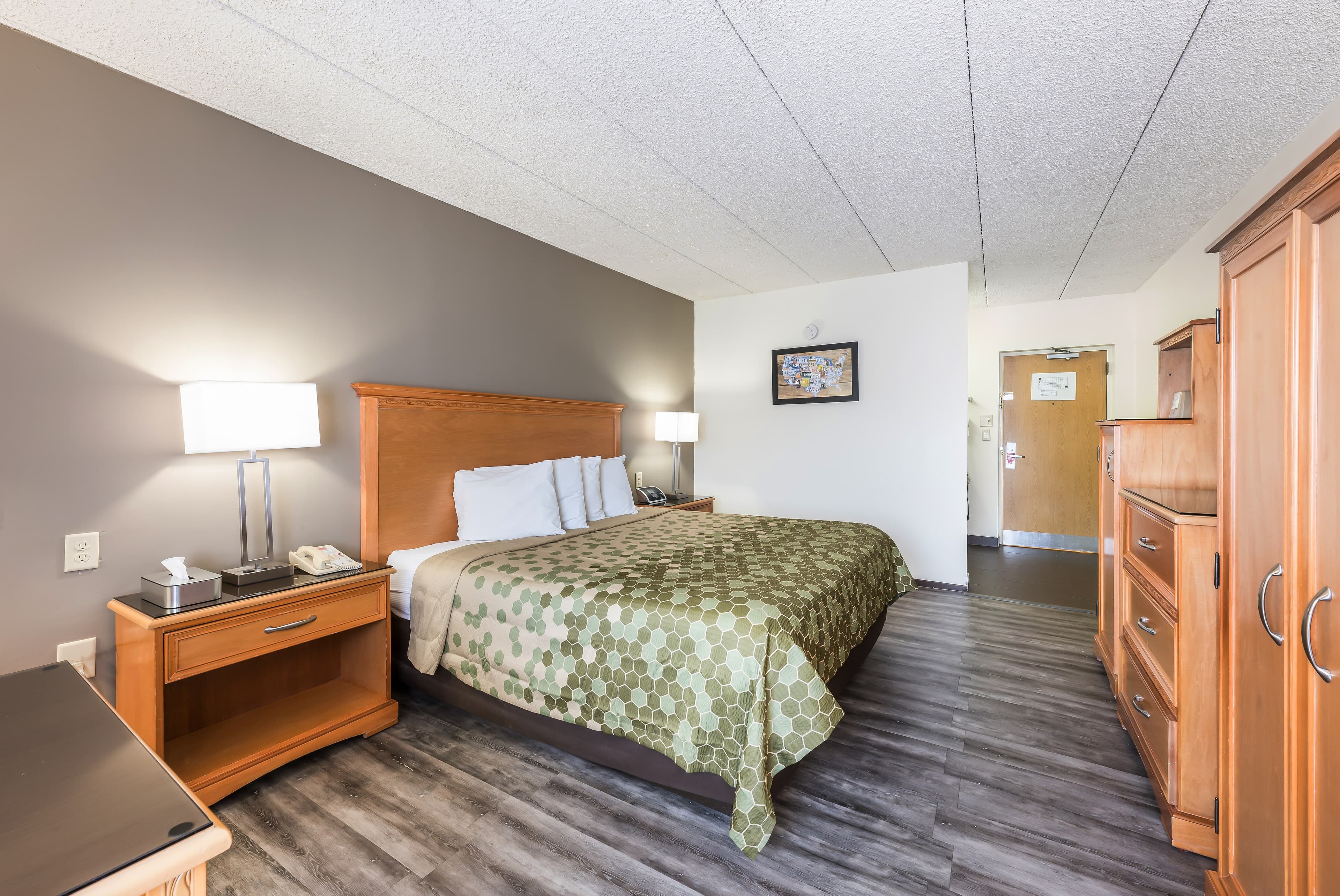 Econo Lodge Quakertown — 14