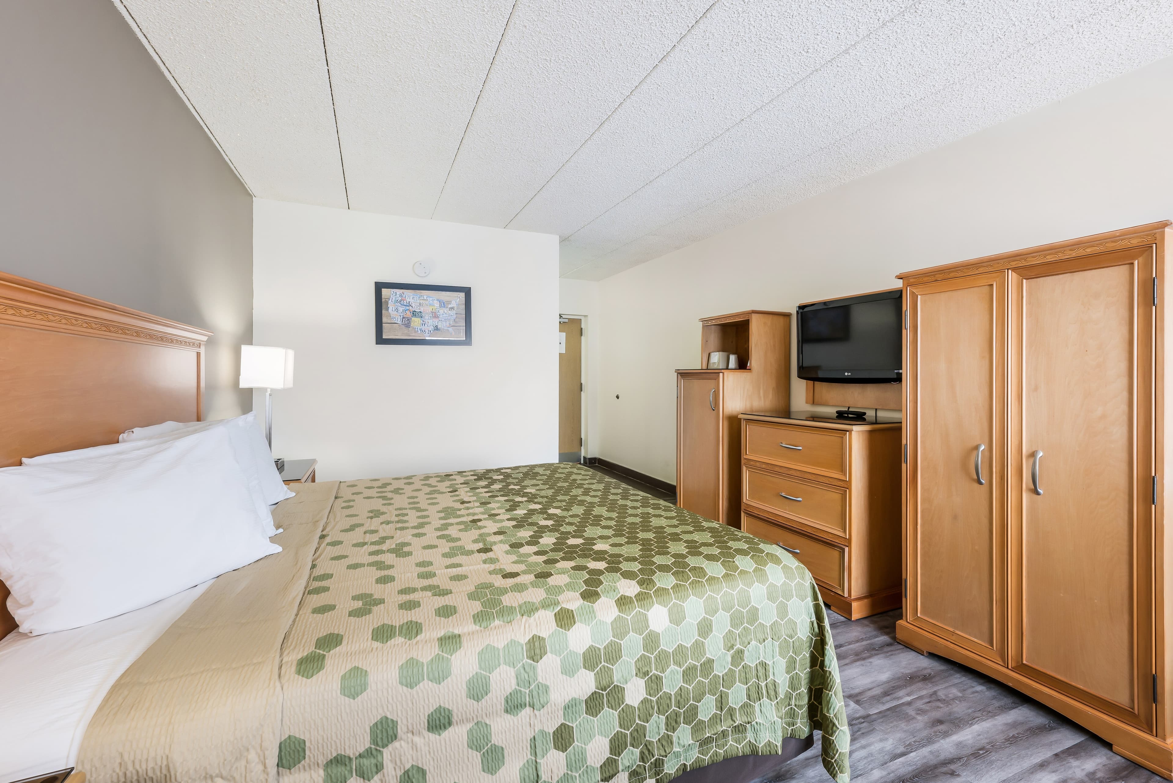 Econo Lodge Quakertown — 15