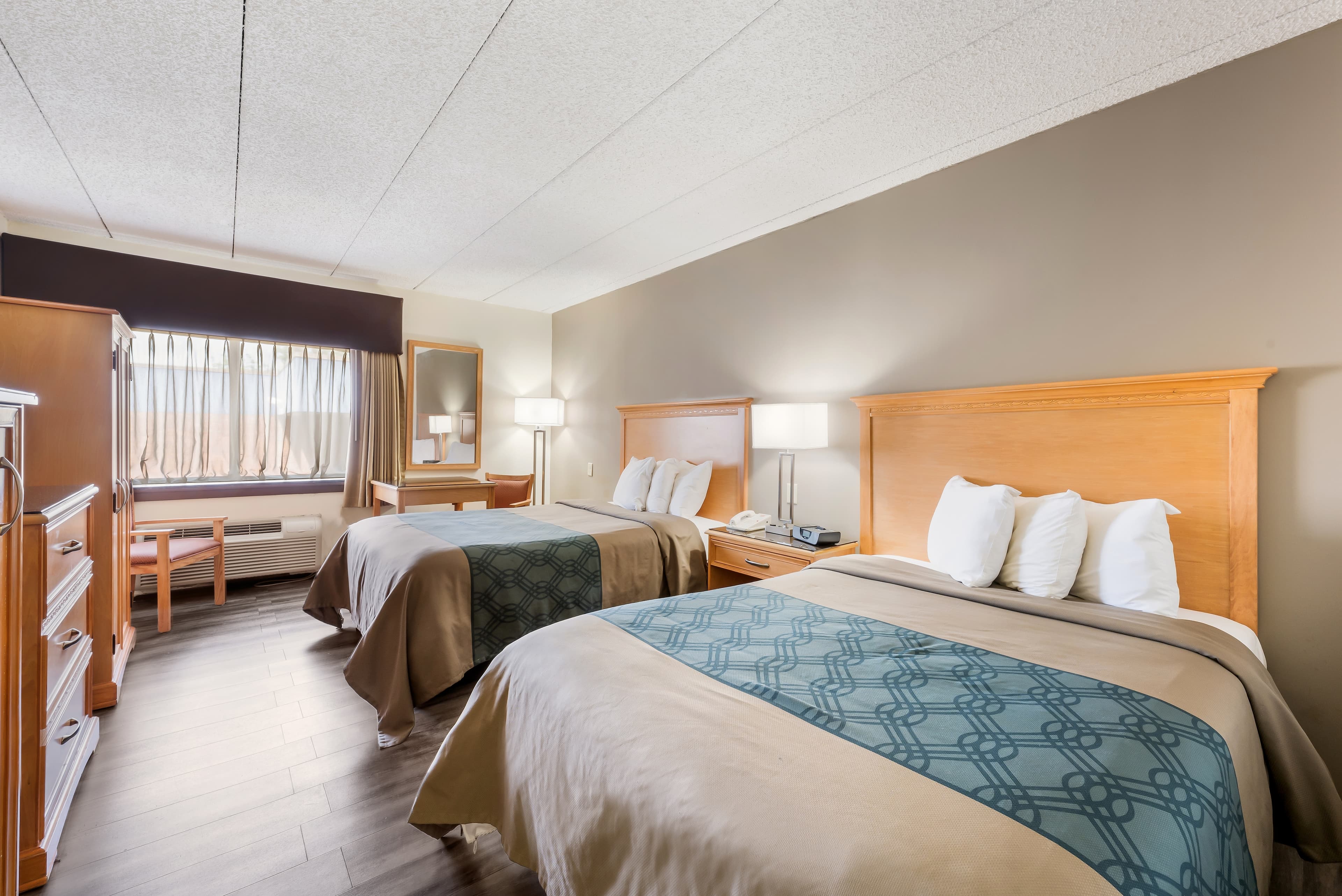 Econo Lodge Quakertown - Image 2