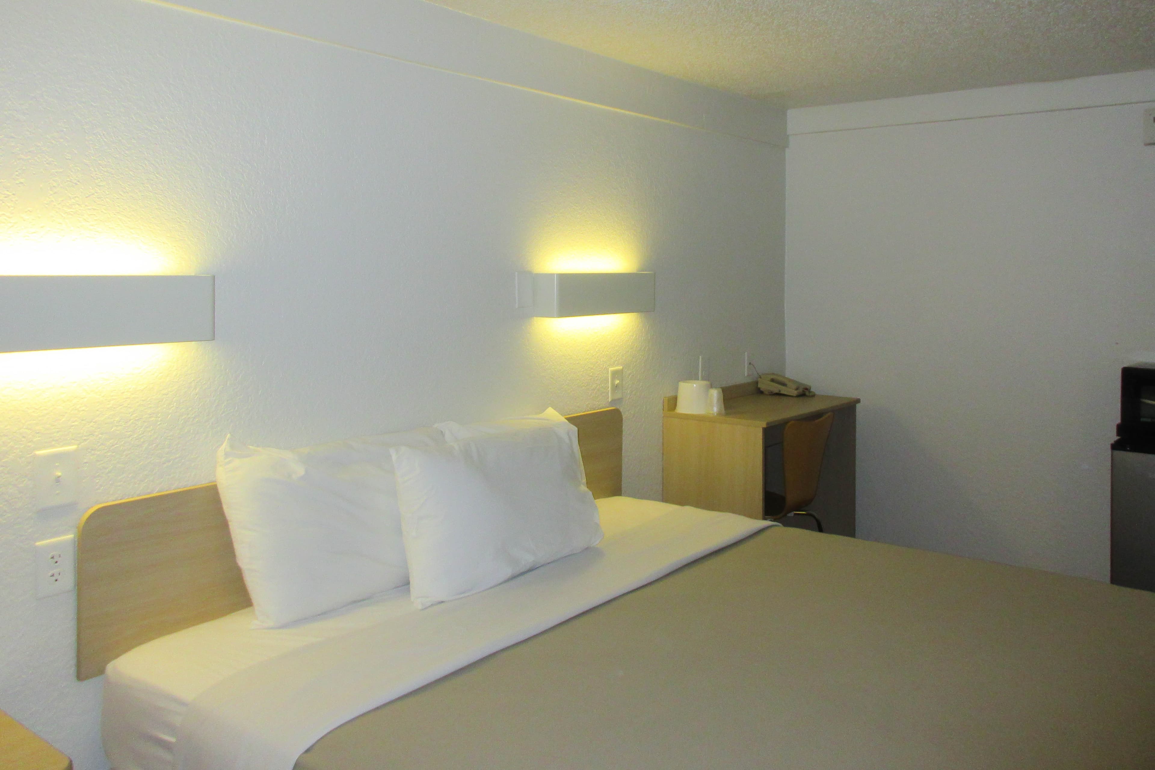 Rodeway Inn Washington PA — 14