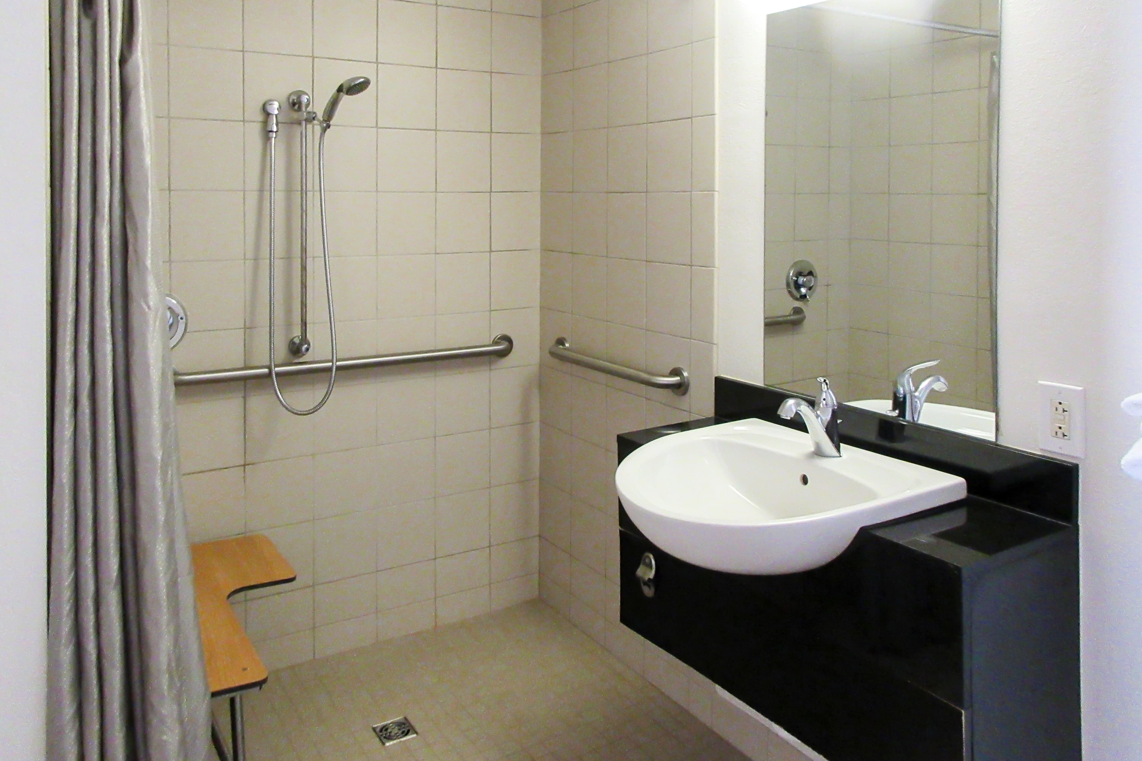 Rodeway Inn Altoona Orchard Plaza — 8