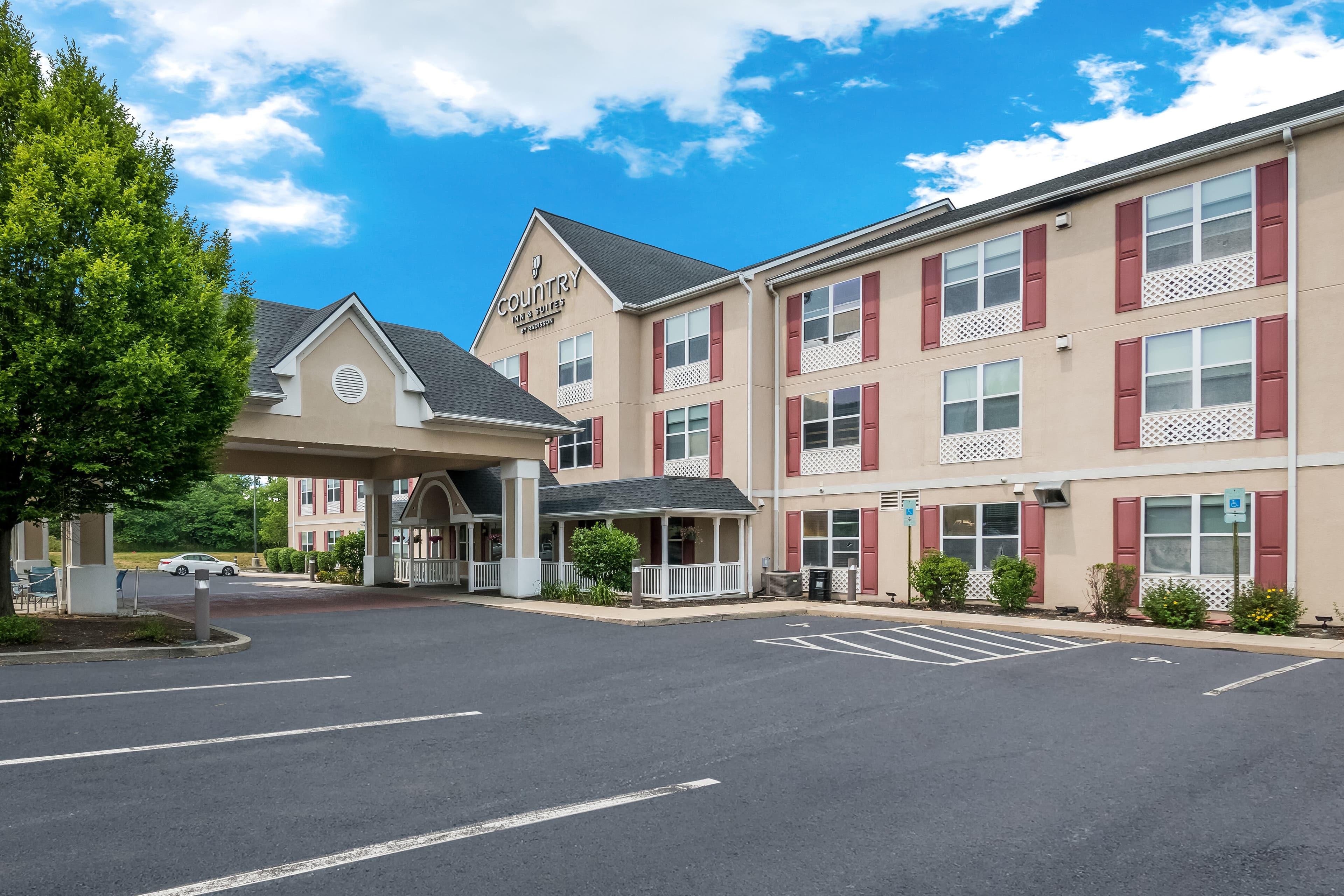Country Inn & Suites by Radisson, Harrisburg Northeast - Hershey - Image 1