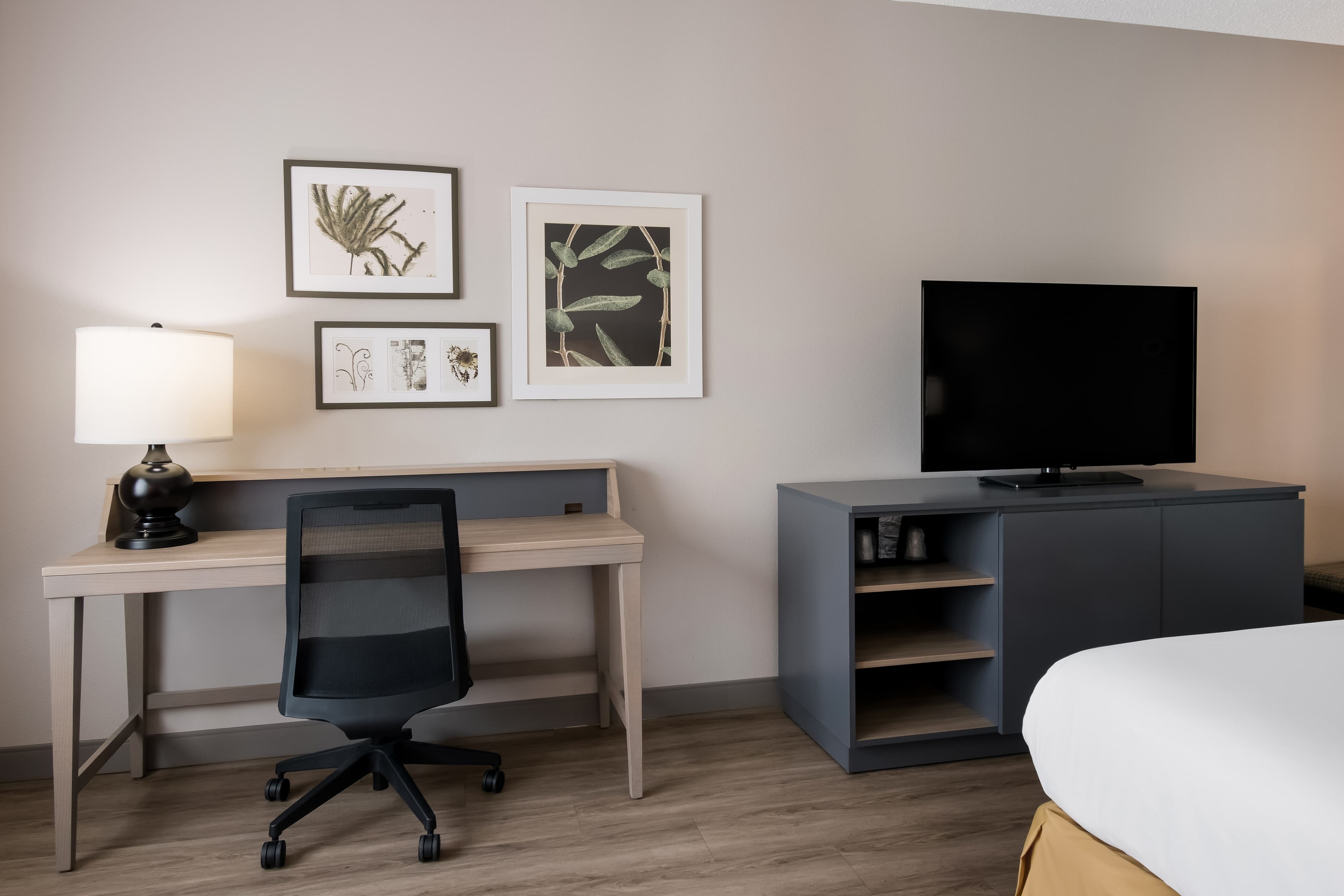Country Inn & Suites by Radisson, Harrisburg Northeast - Hershey - Image 4