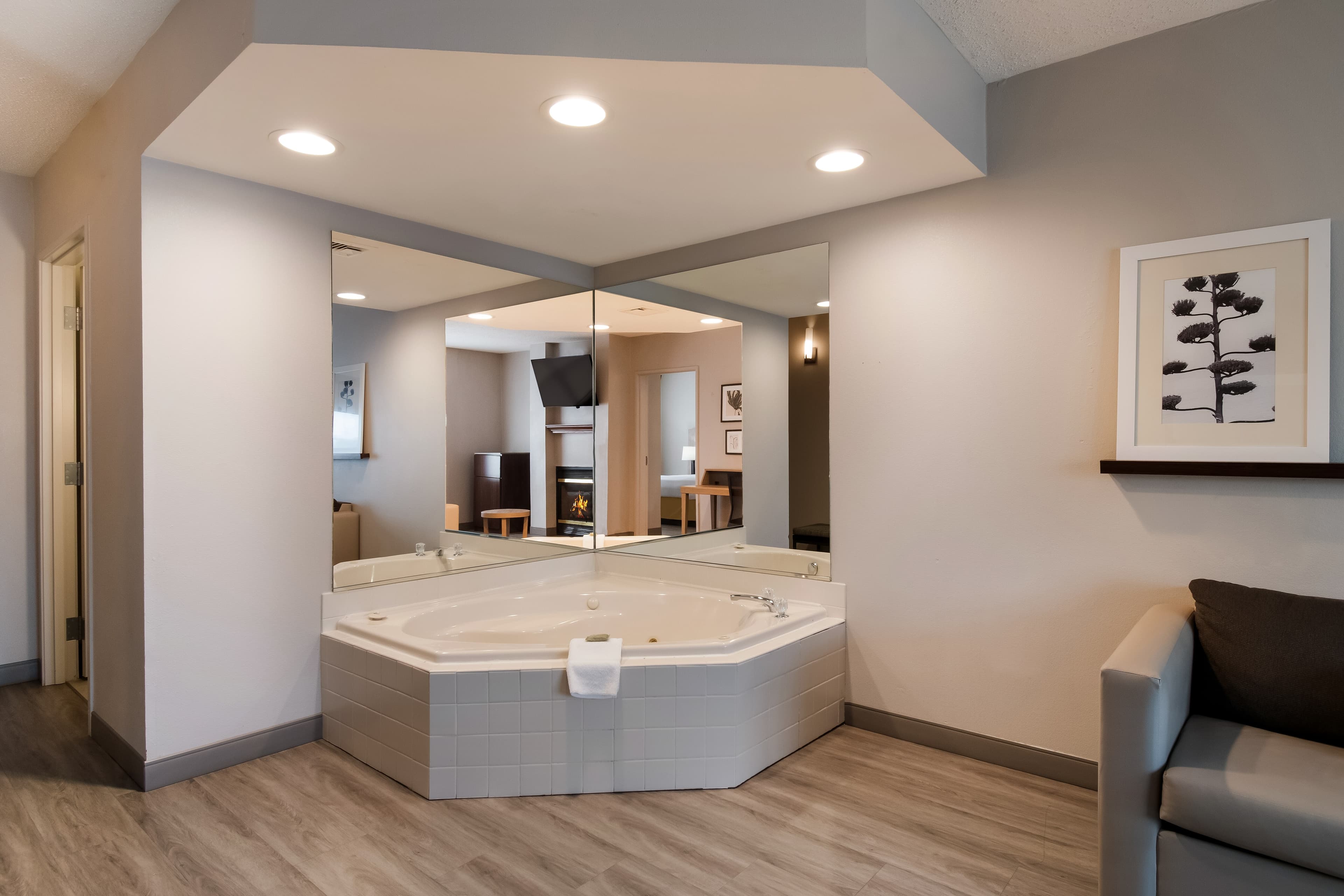 Country Inn & Suites by Radisson, Harrisburg Northeast - Hershey — 16
