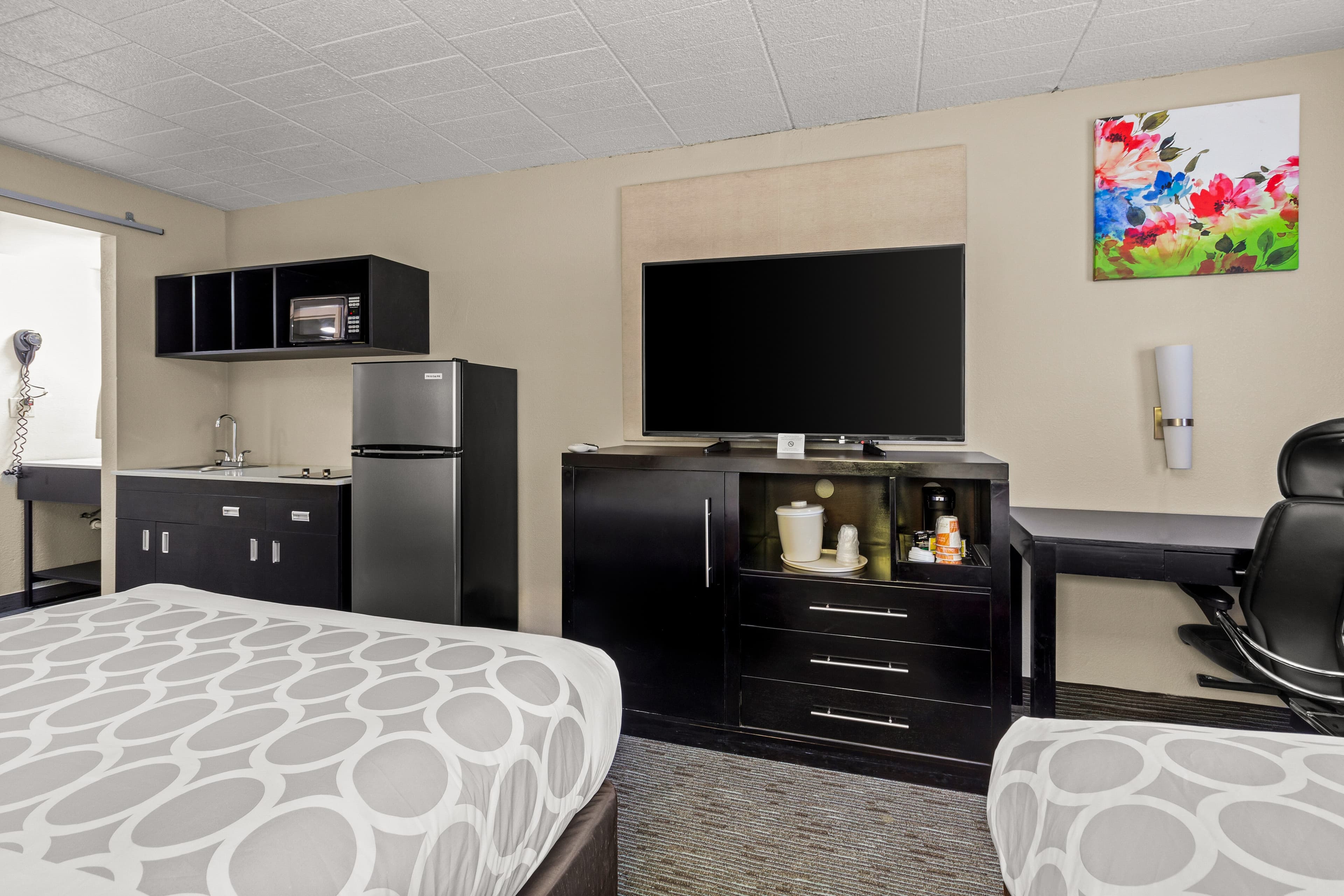 Suburban Studios Altoona - Image 1