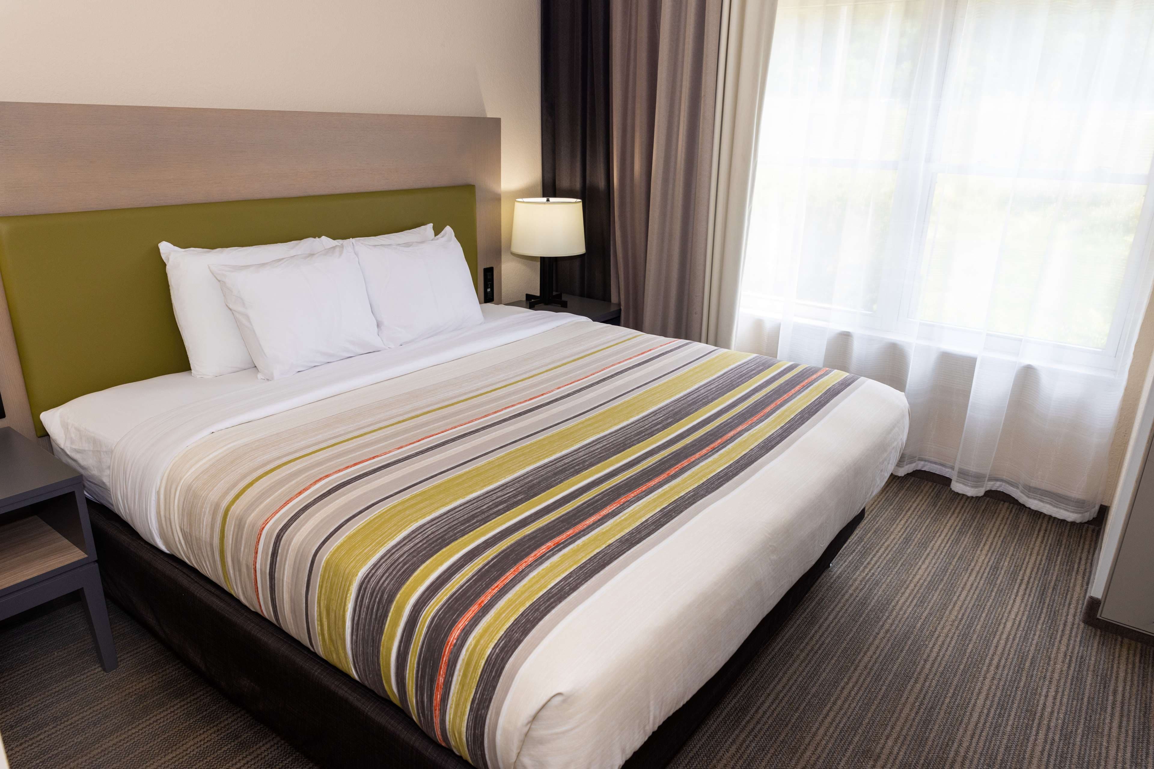 Country Inn & Suites by Radisson, Lehighton-Jim Thorpe, PA — 2