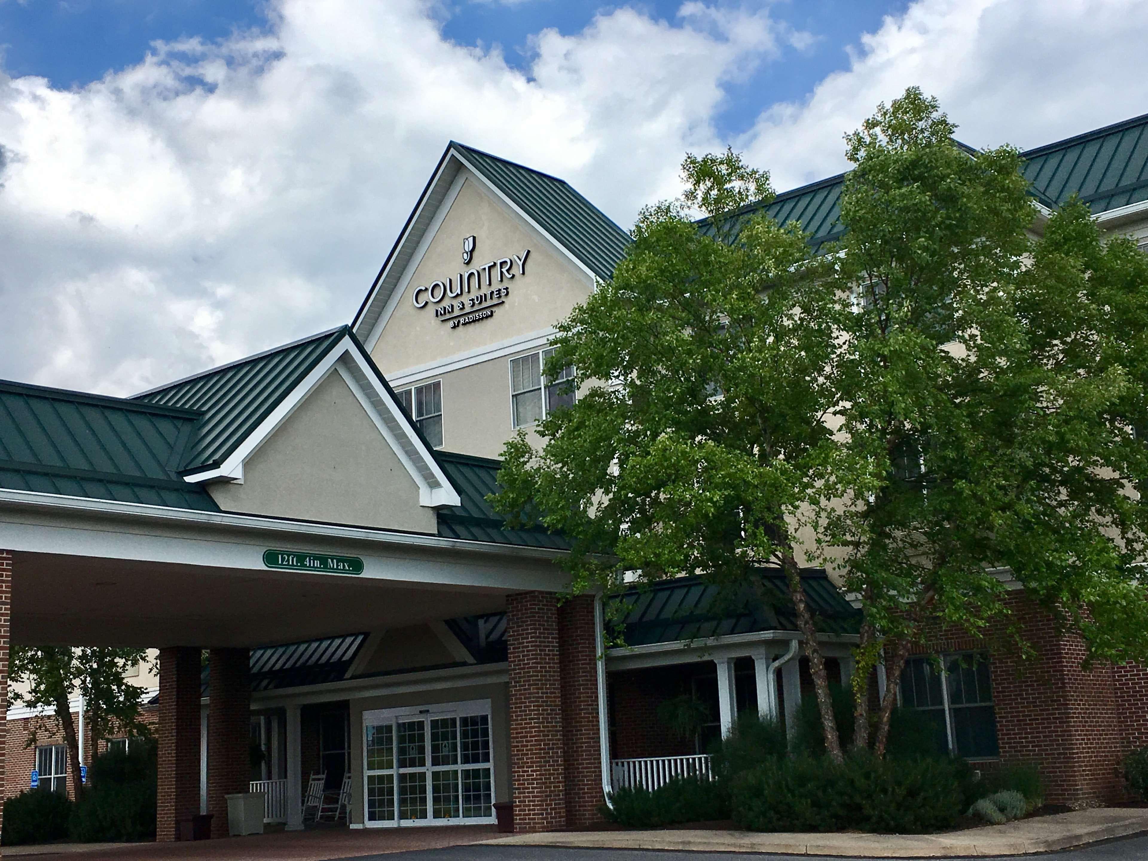 Country Inn & Suites by Radisson, Lewisburg, PA - Image 1