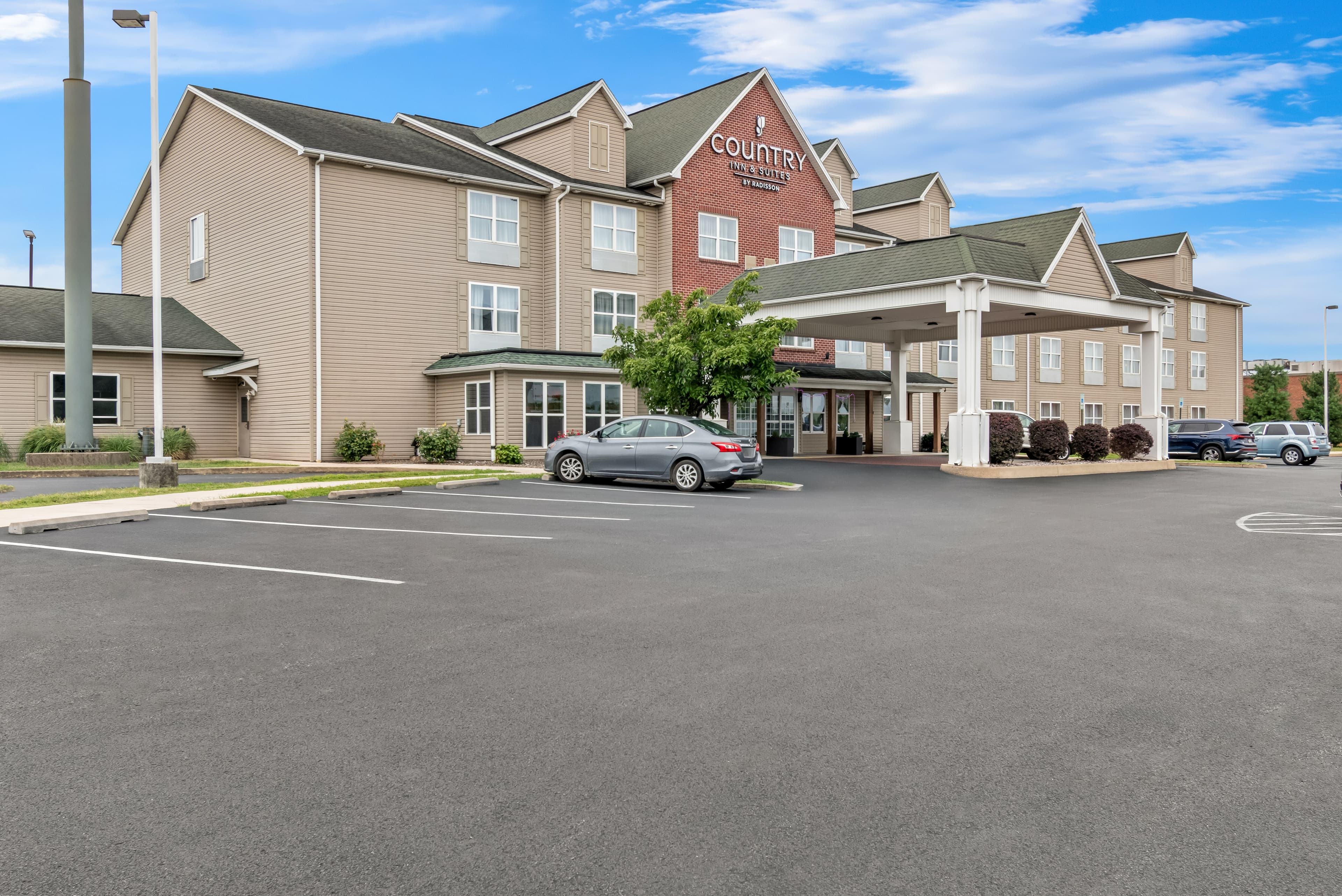 Country Inn & Suites by Radisson, Chambersburg, PA - Image 1