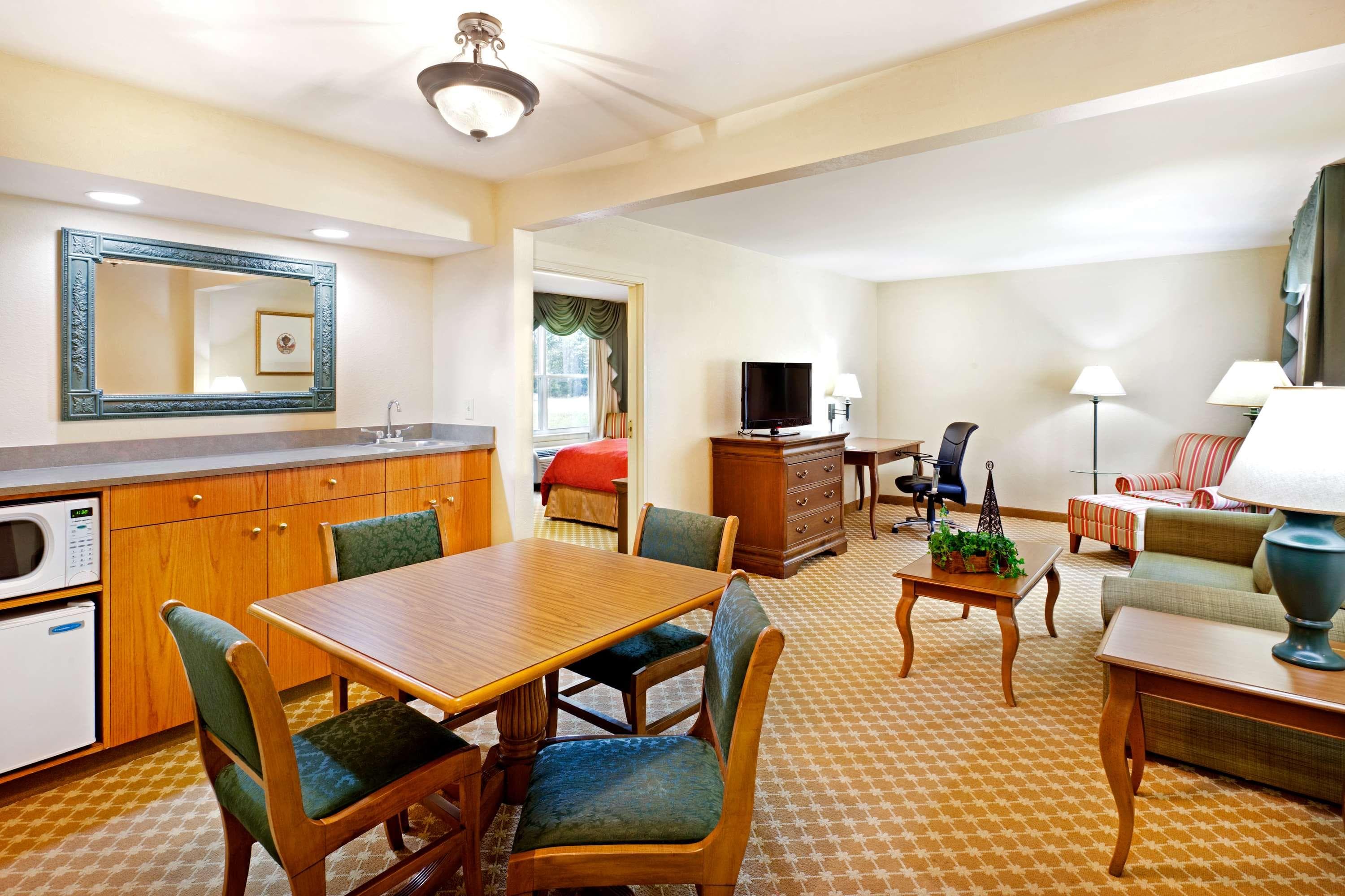 Country Inn & Suites by Radisson, York, PA - Image 4