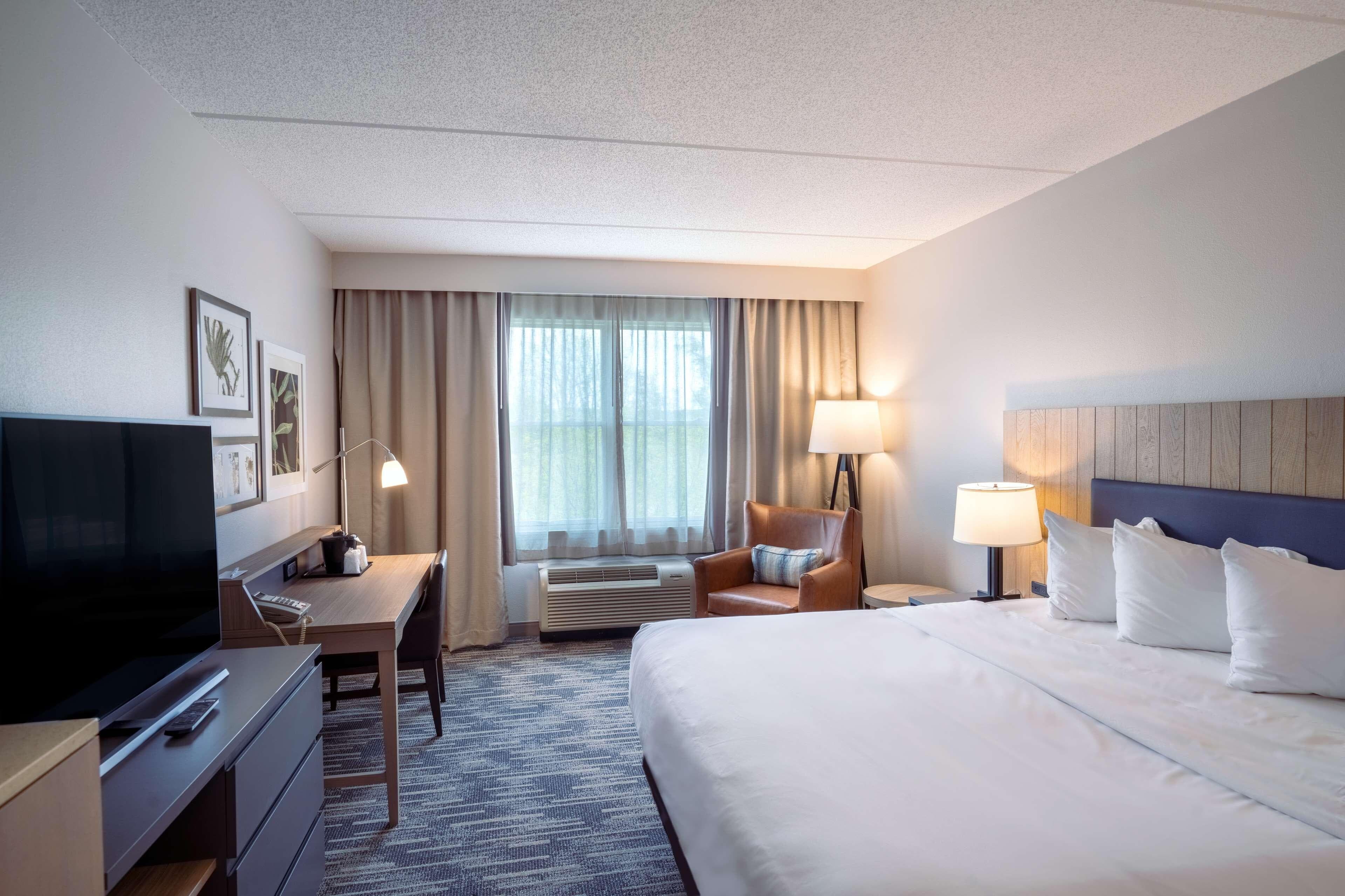 Country Inn & Suites by Radisson, State College (Penn State Area), PA - Image 2