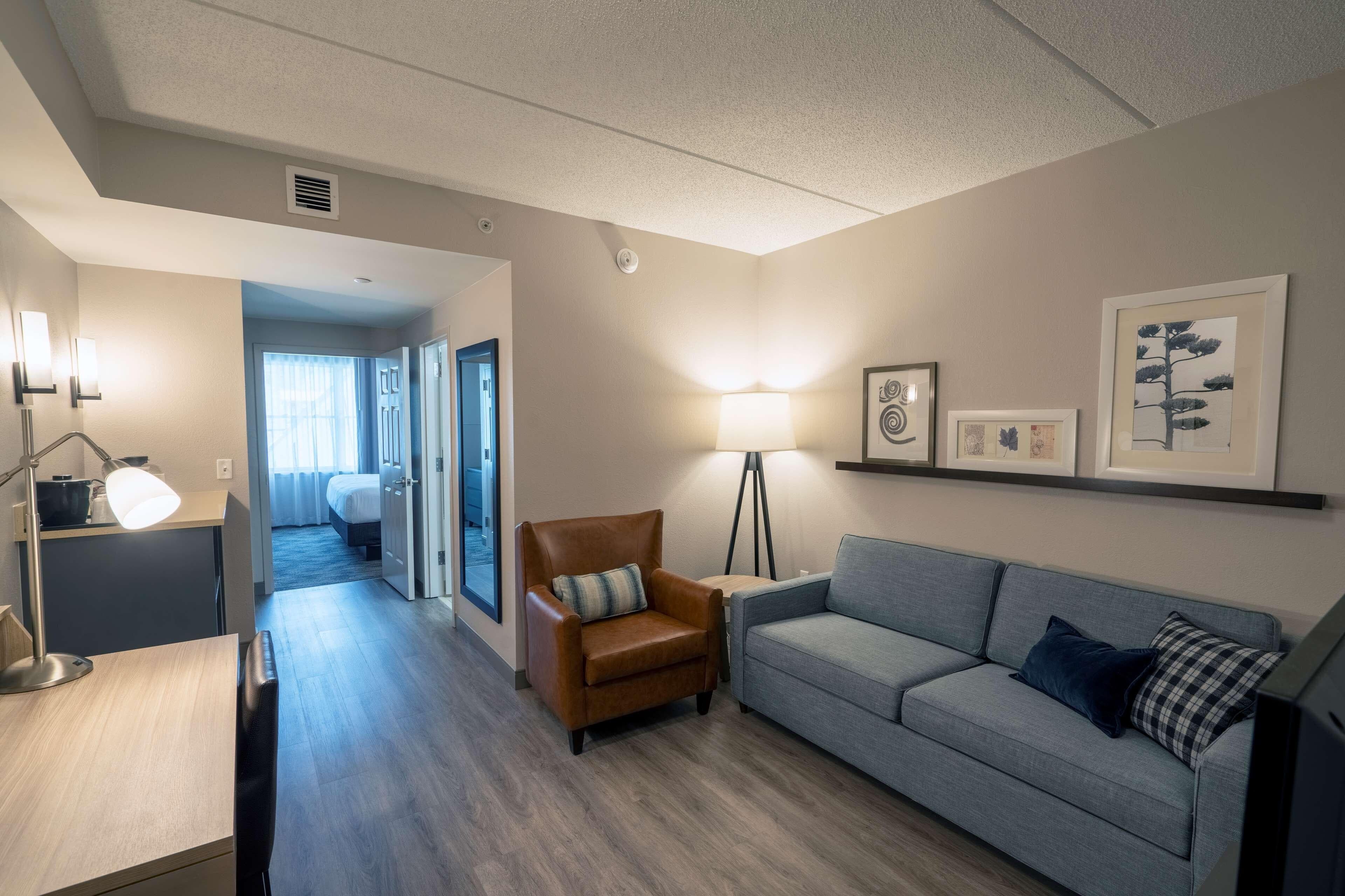 Country Inn & Suites by Radisson, State College (Penn State Area), PA - Image 4