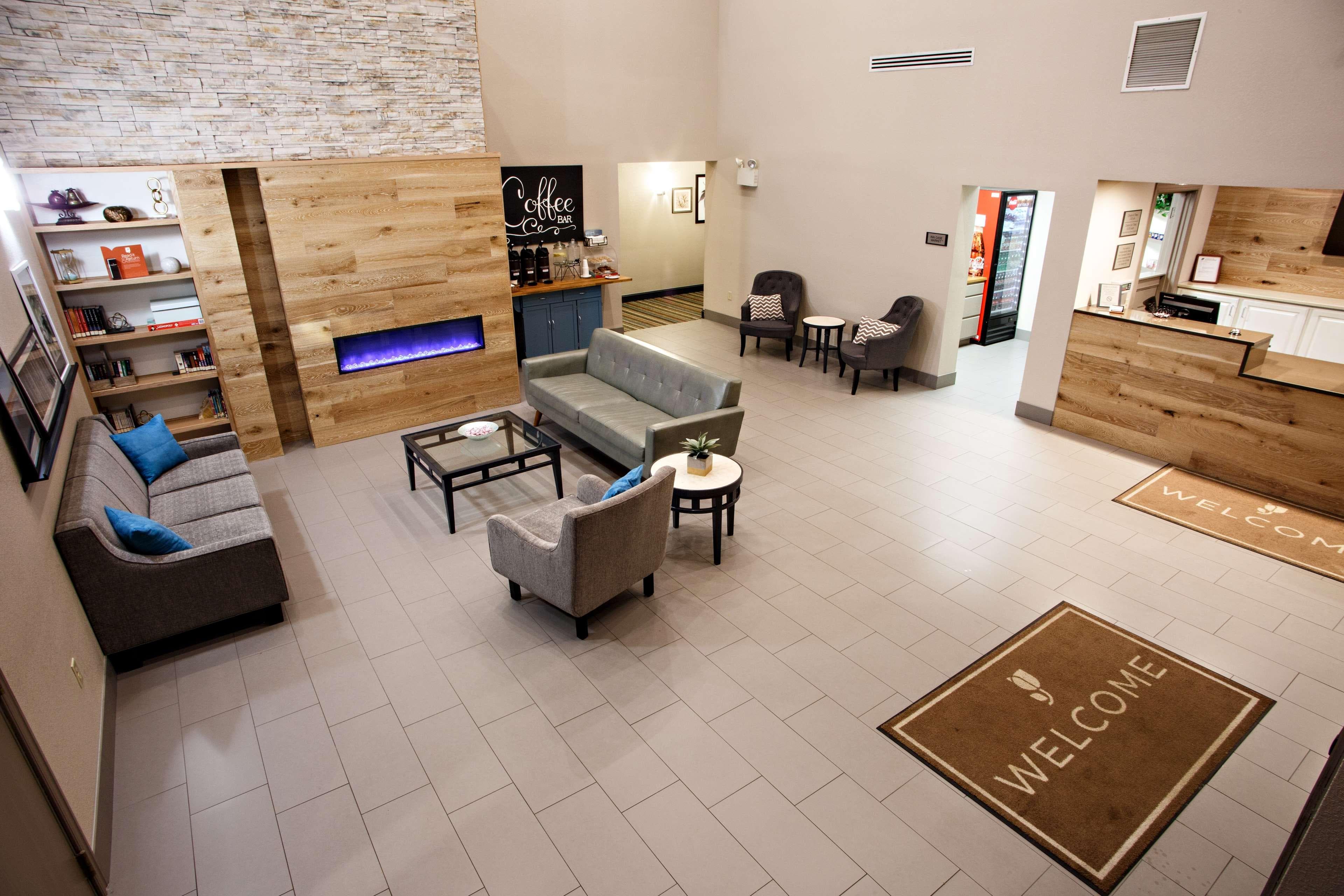 Country Inn & Suites by Radisson, Harrisburg West Mechanicsburg - Image 1