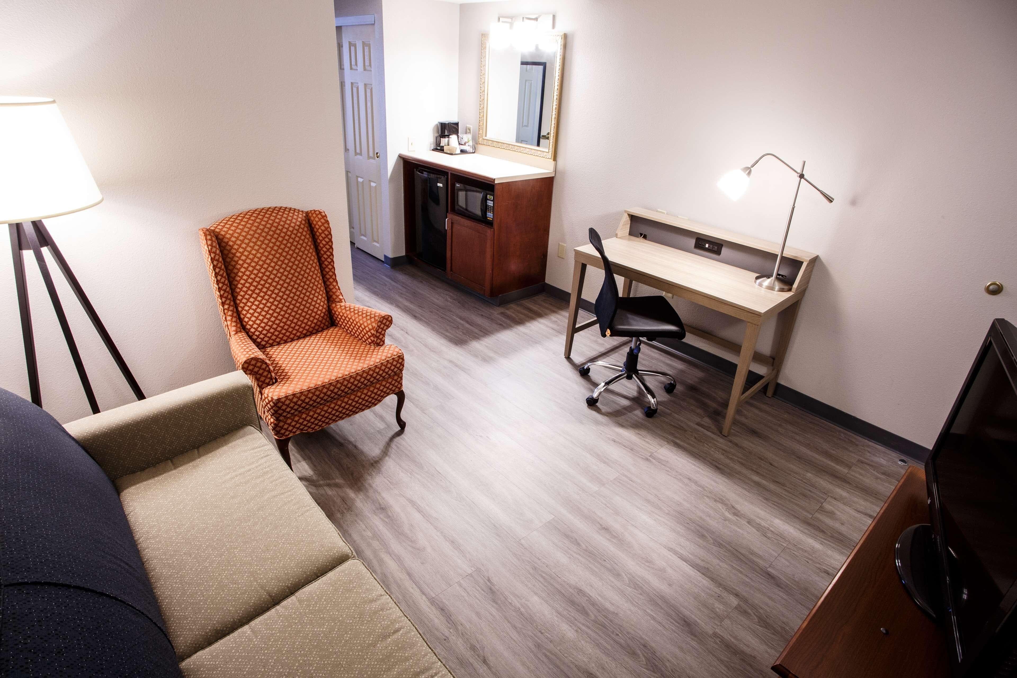 Country Inn & Suites by Radisson, Harrisburg West Mechanicsburg - Image 5