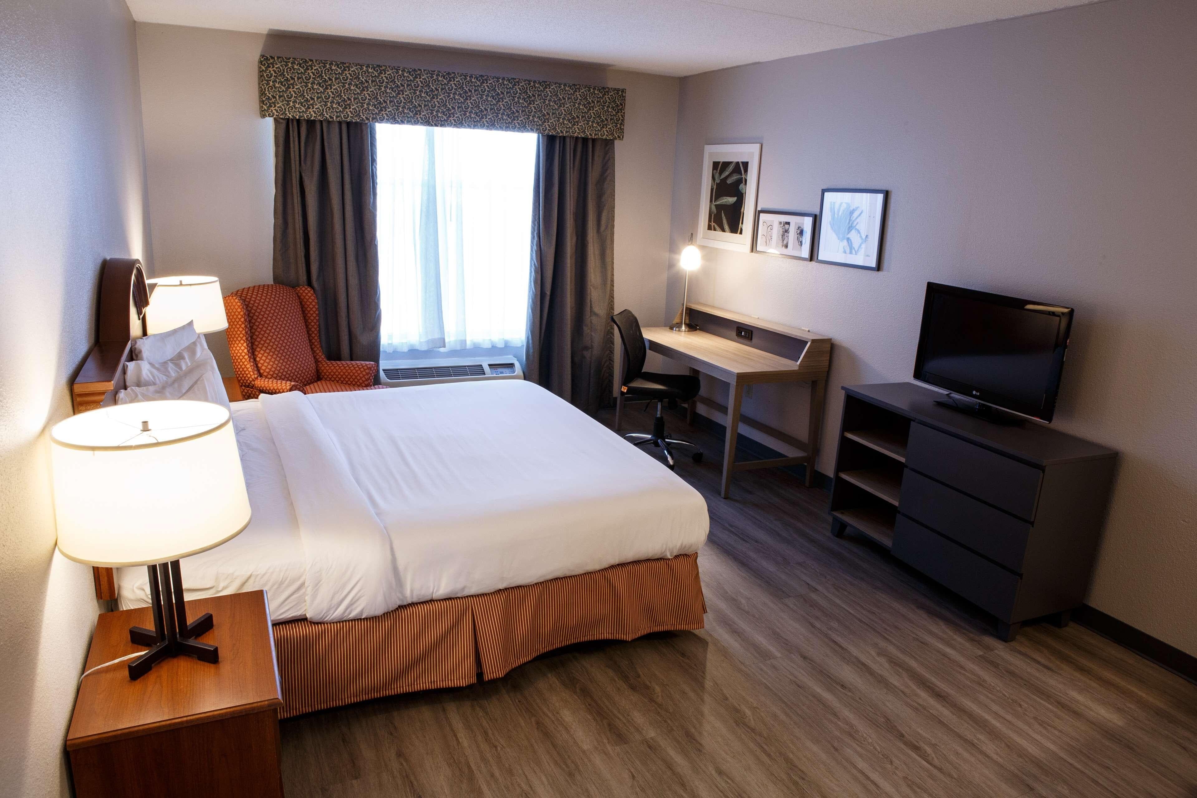 Country Inn & Suites by Radisson, Harrisburg West Mechanicsburg - Image 2