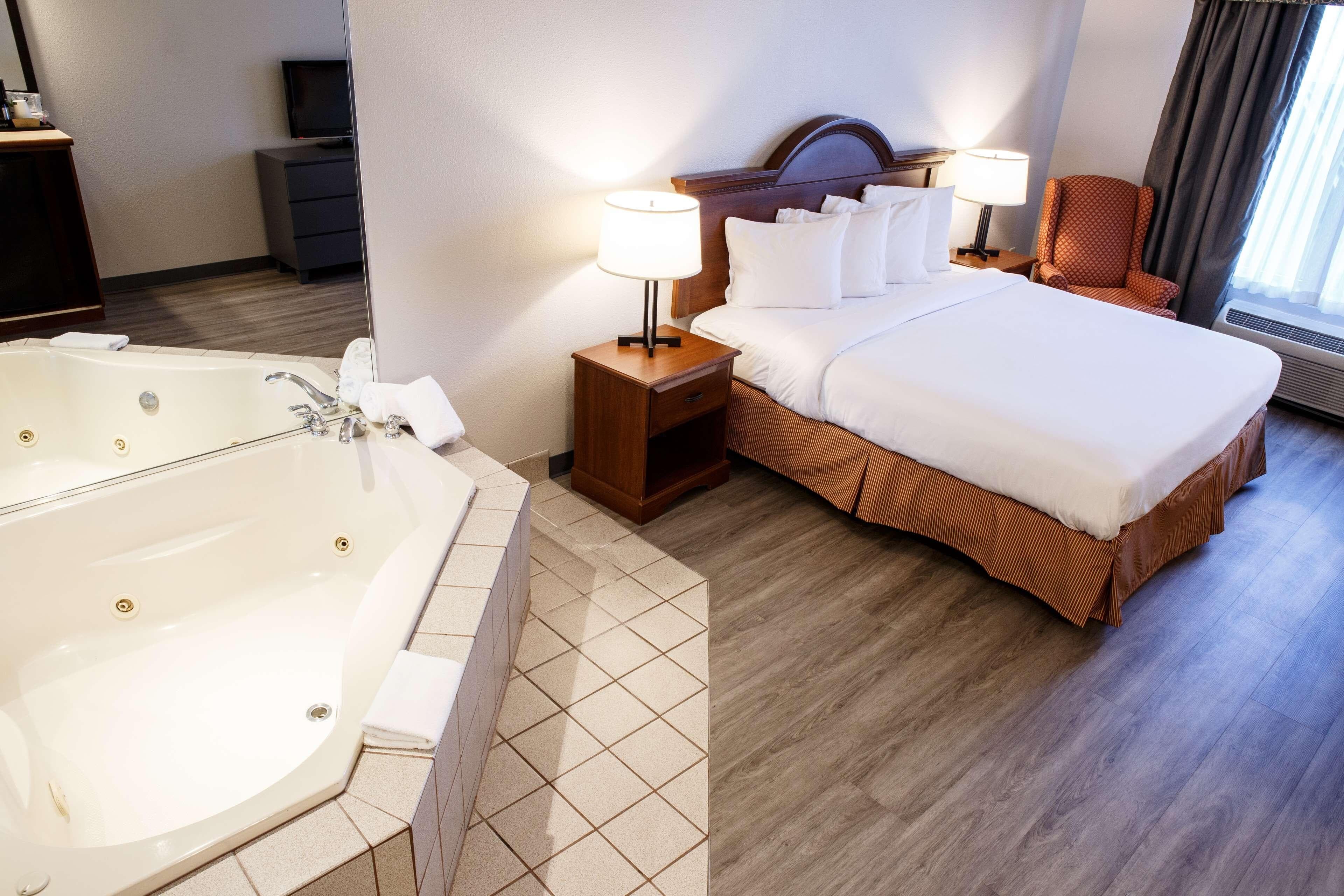 Country Inn & Suites by Radisson, Harrisburg West Mechanicsburg — 8