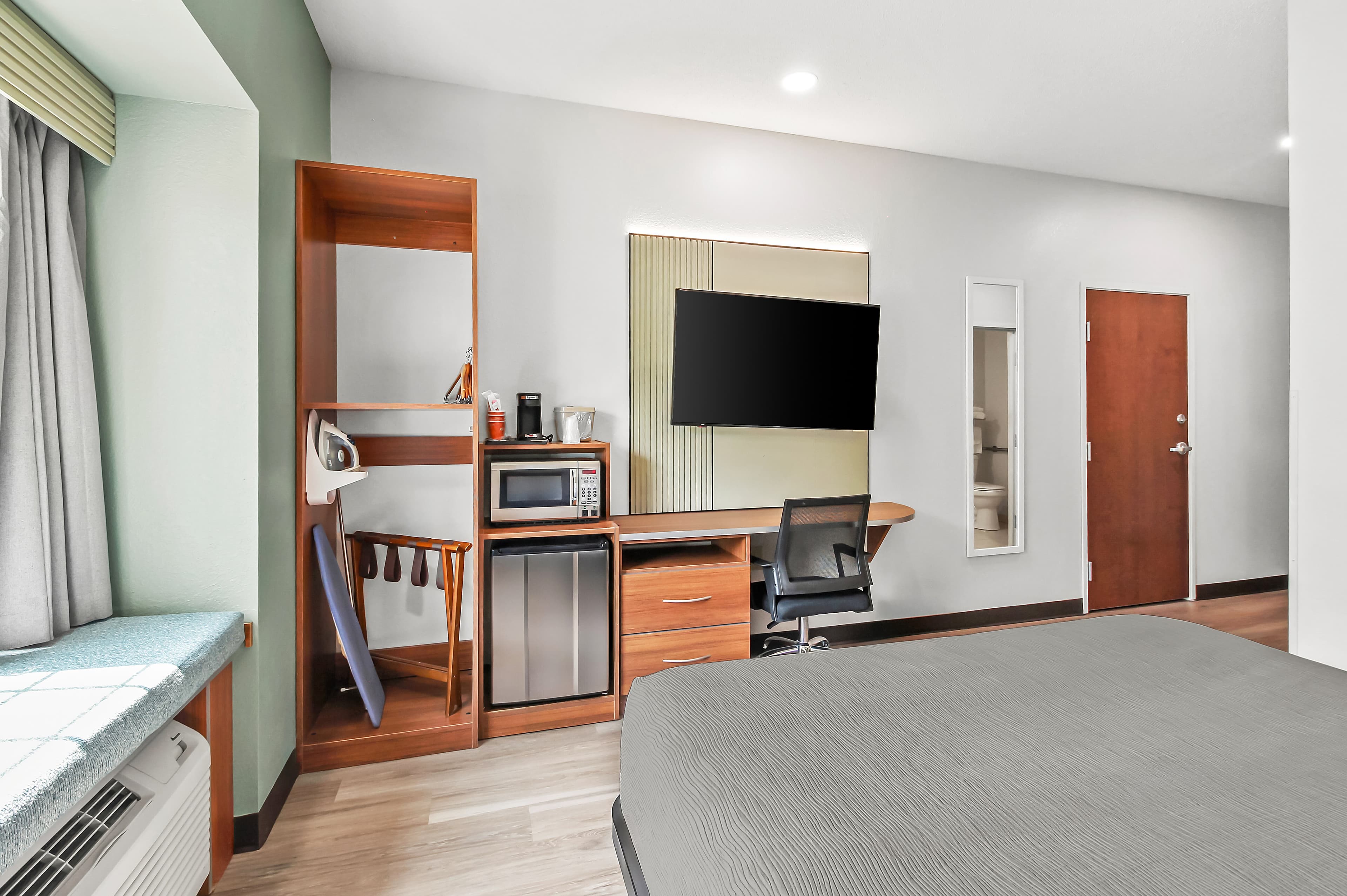 Quality Inn & Suites - Image 4