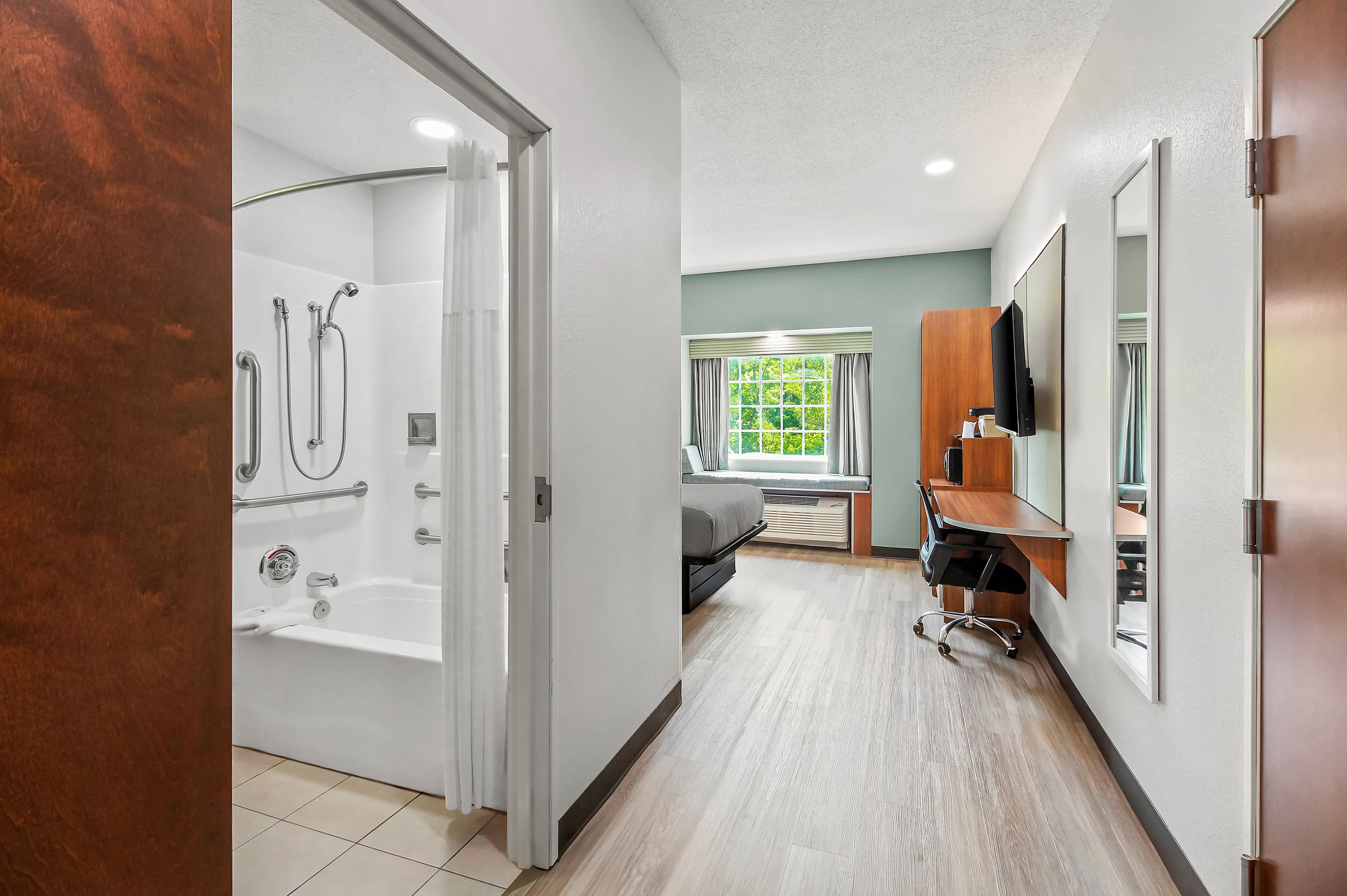 Quality Inn & Suites - Image 5