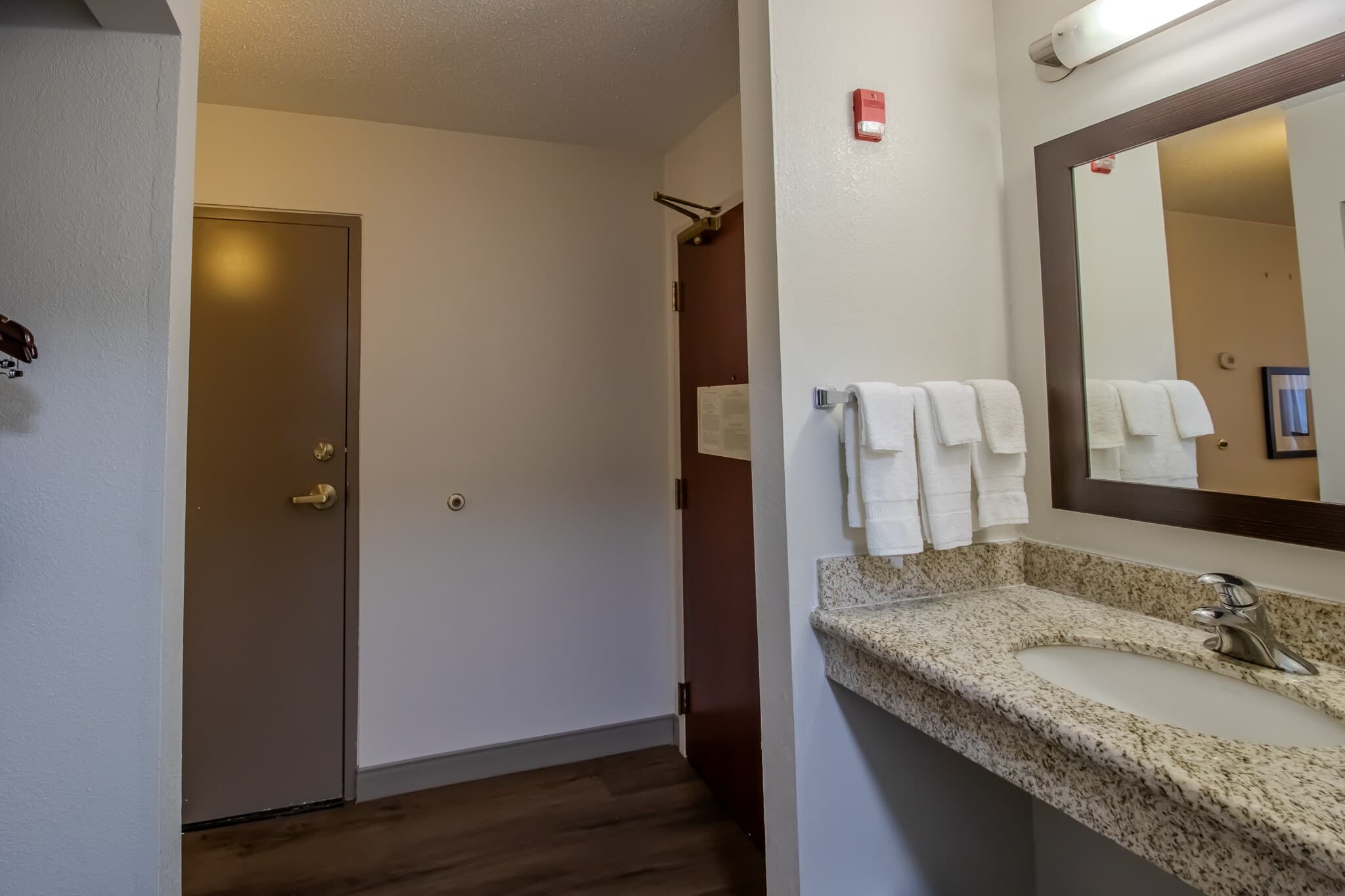 Country Inn & Suites by Radisson, Convention Center — 75