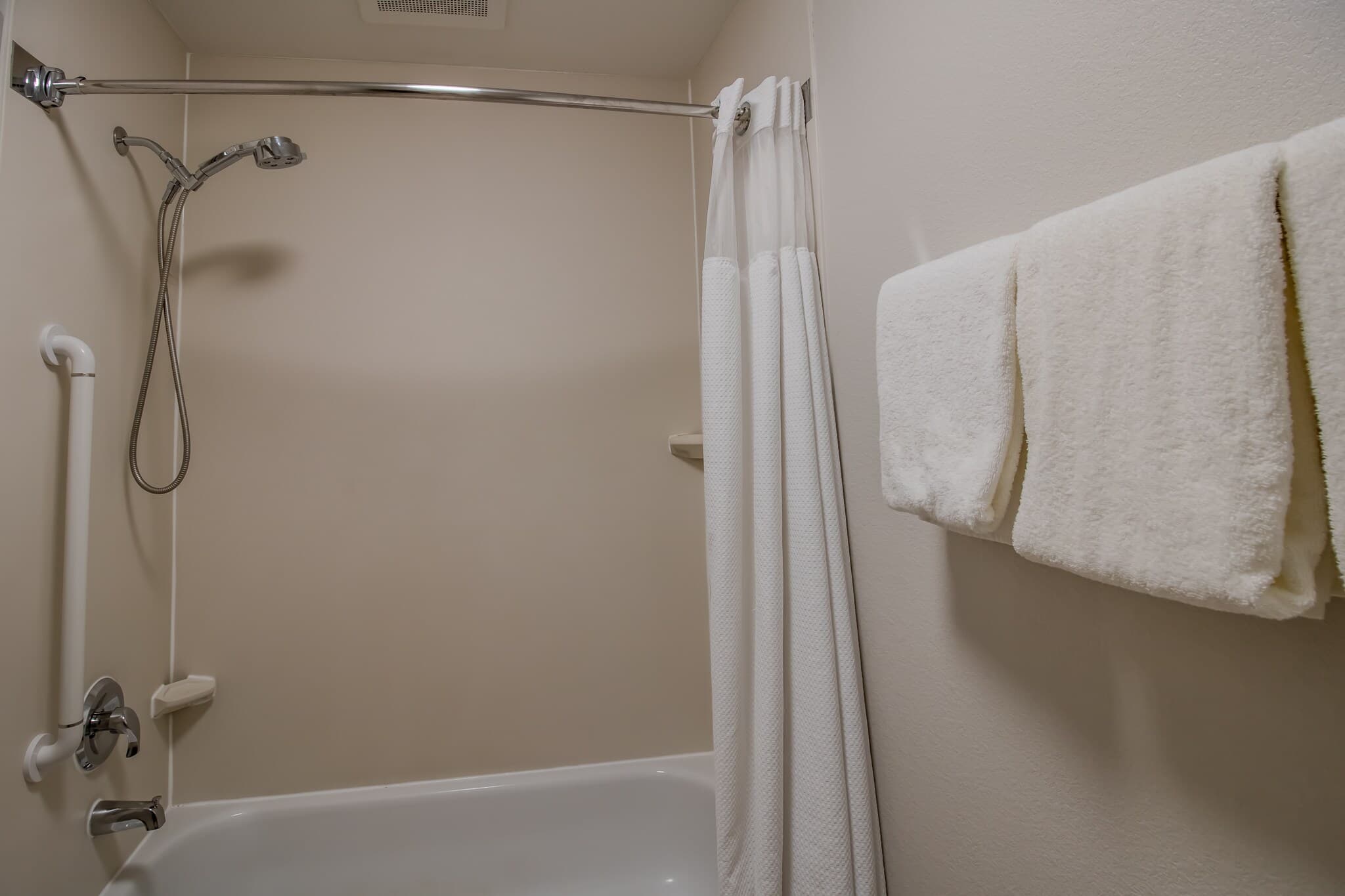 Country Inn & Suites by Radisson, Convention Center — 76