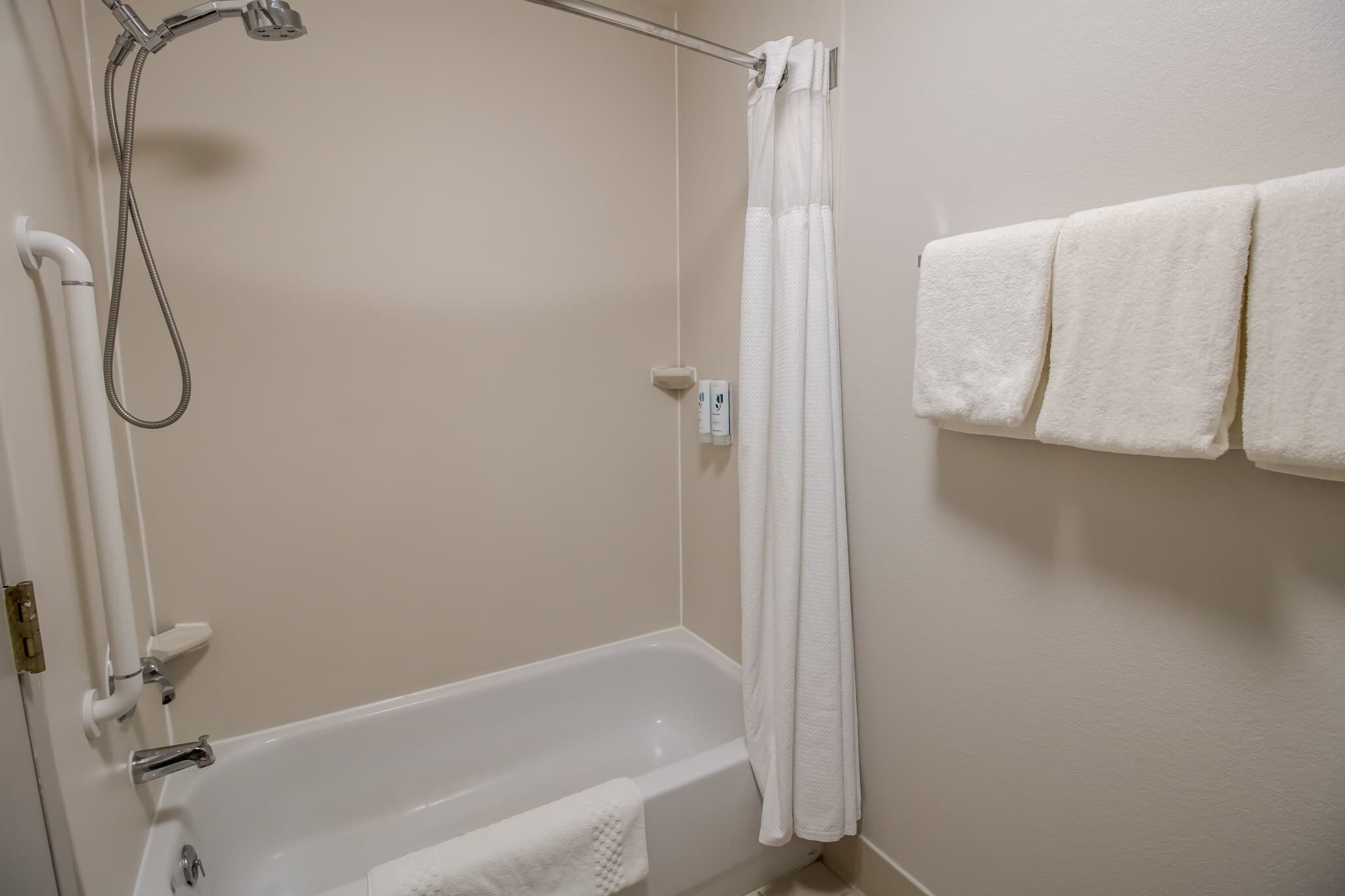 Country Inn & Suites by Radisson, Convention Center — 77